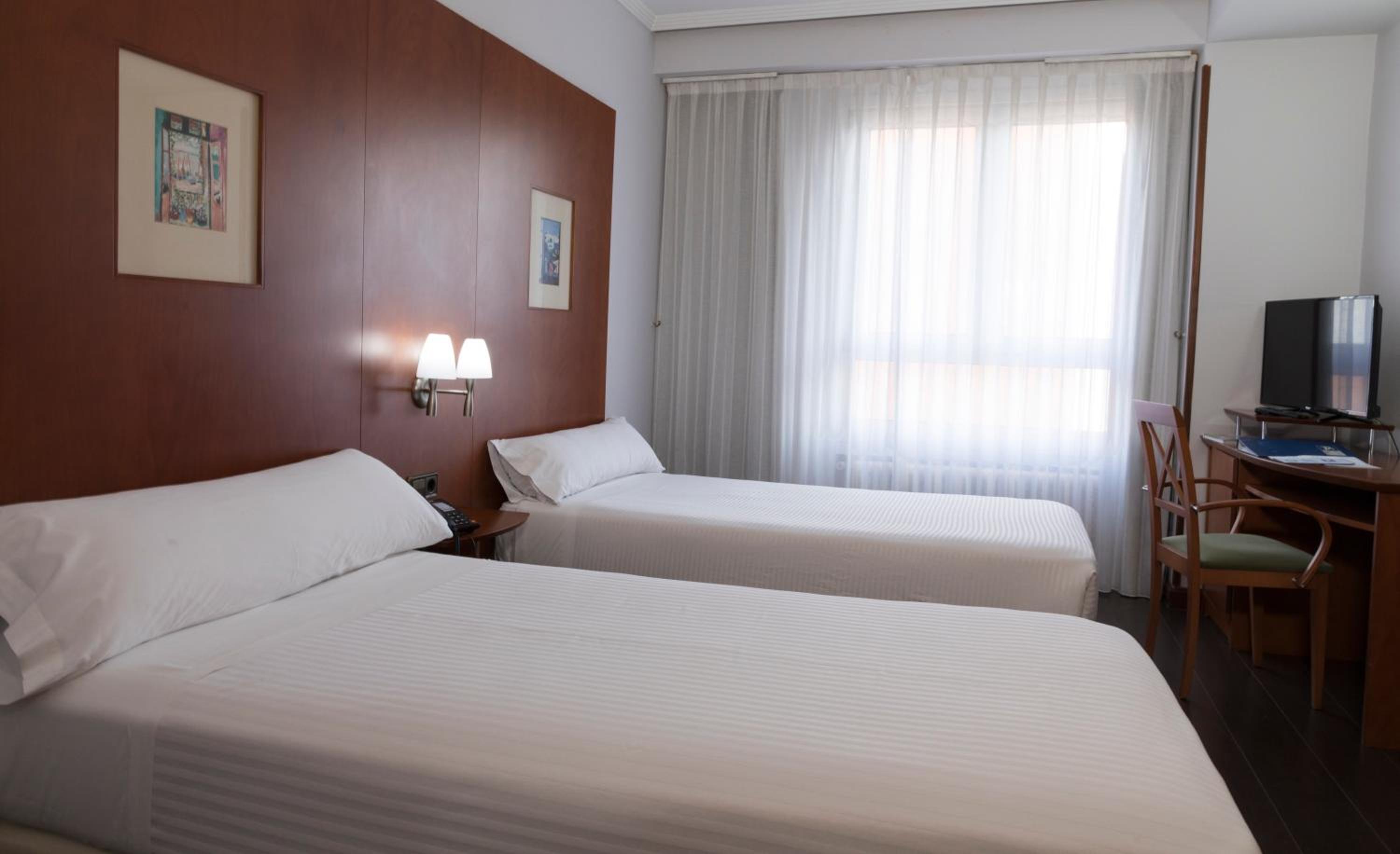 Double or Twin Room - Photo 13