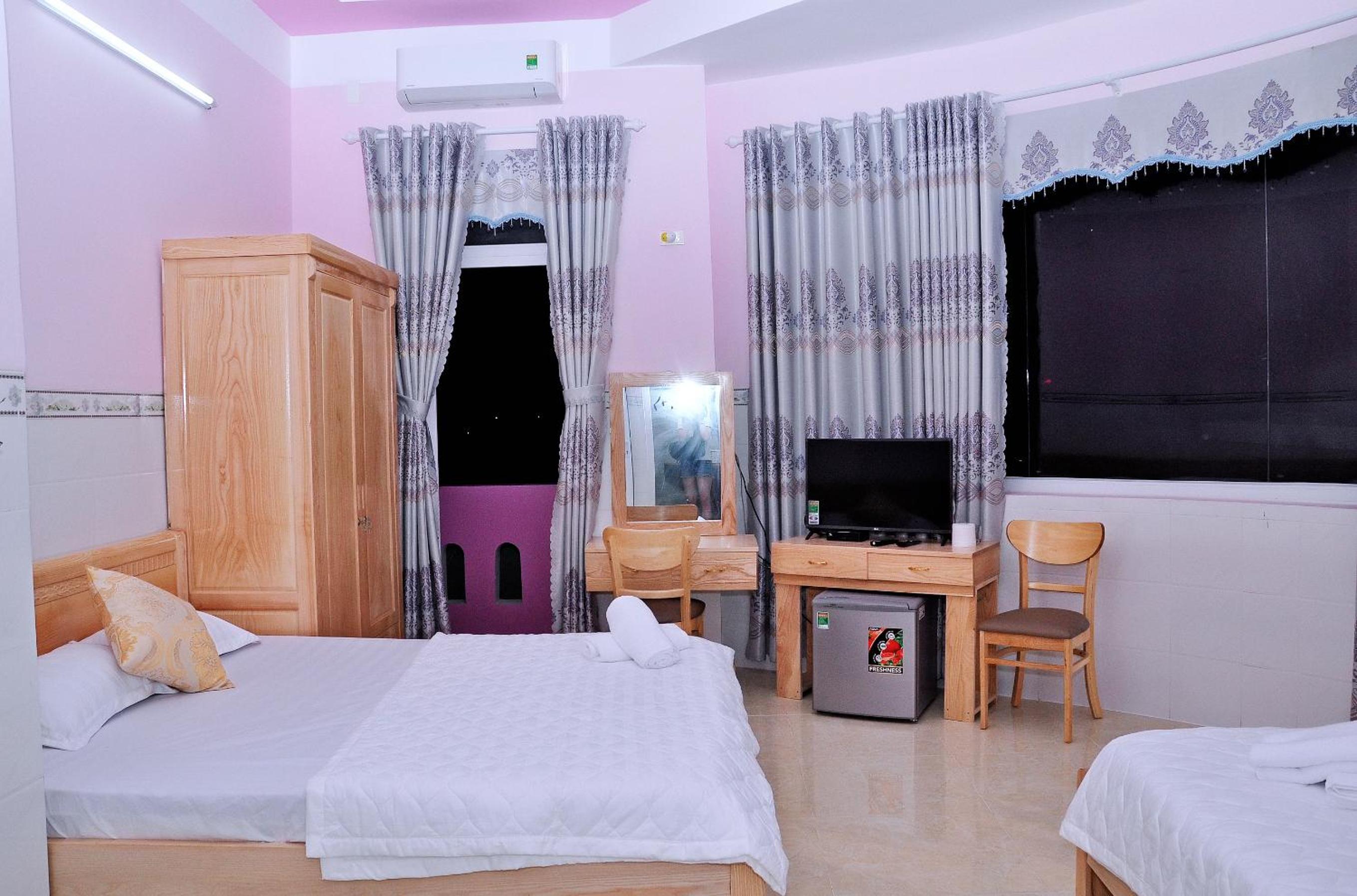 Standard Family Room - Photo 7