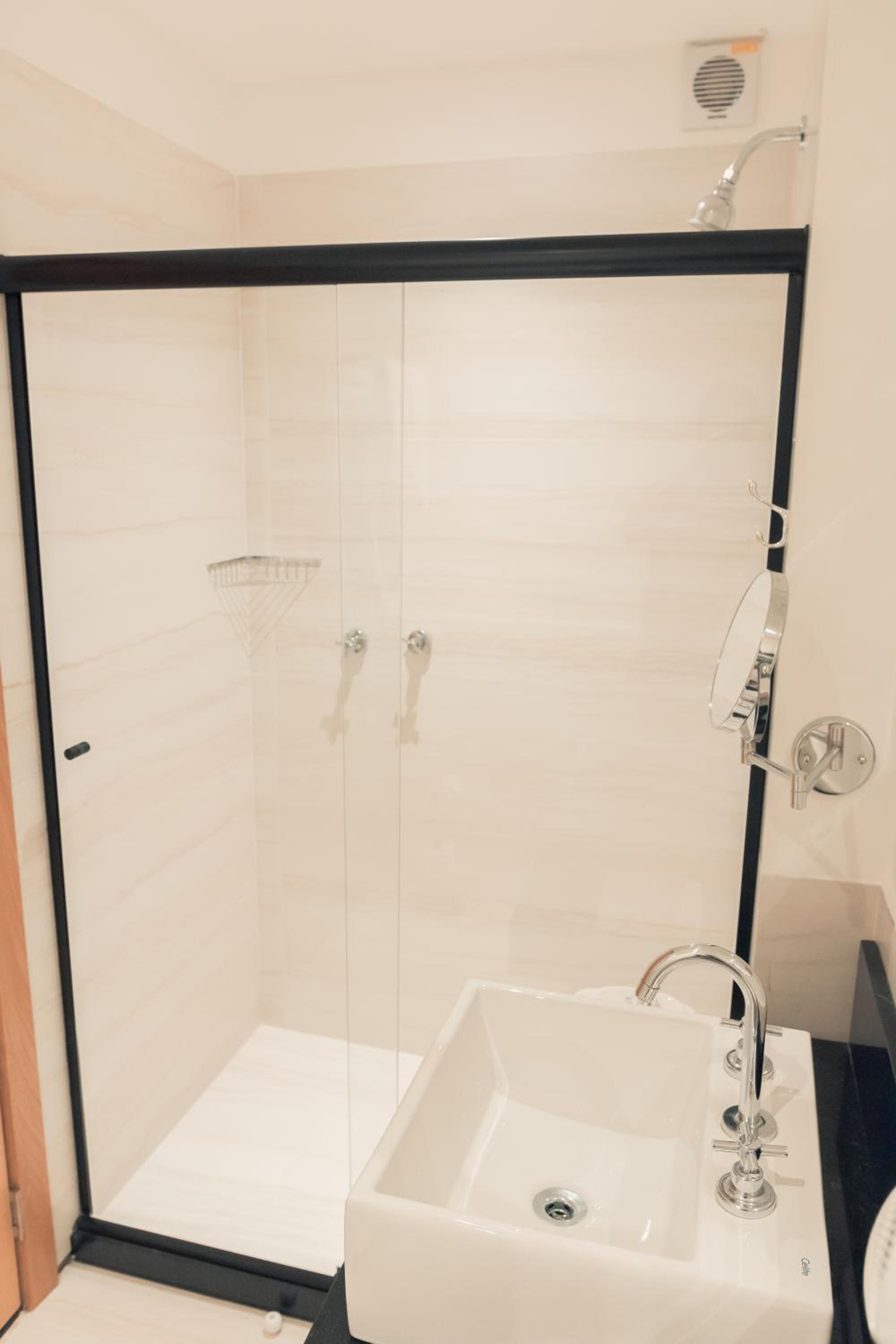 Standard Suite - Photo 3