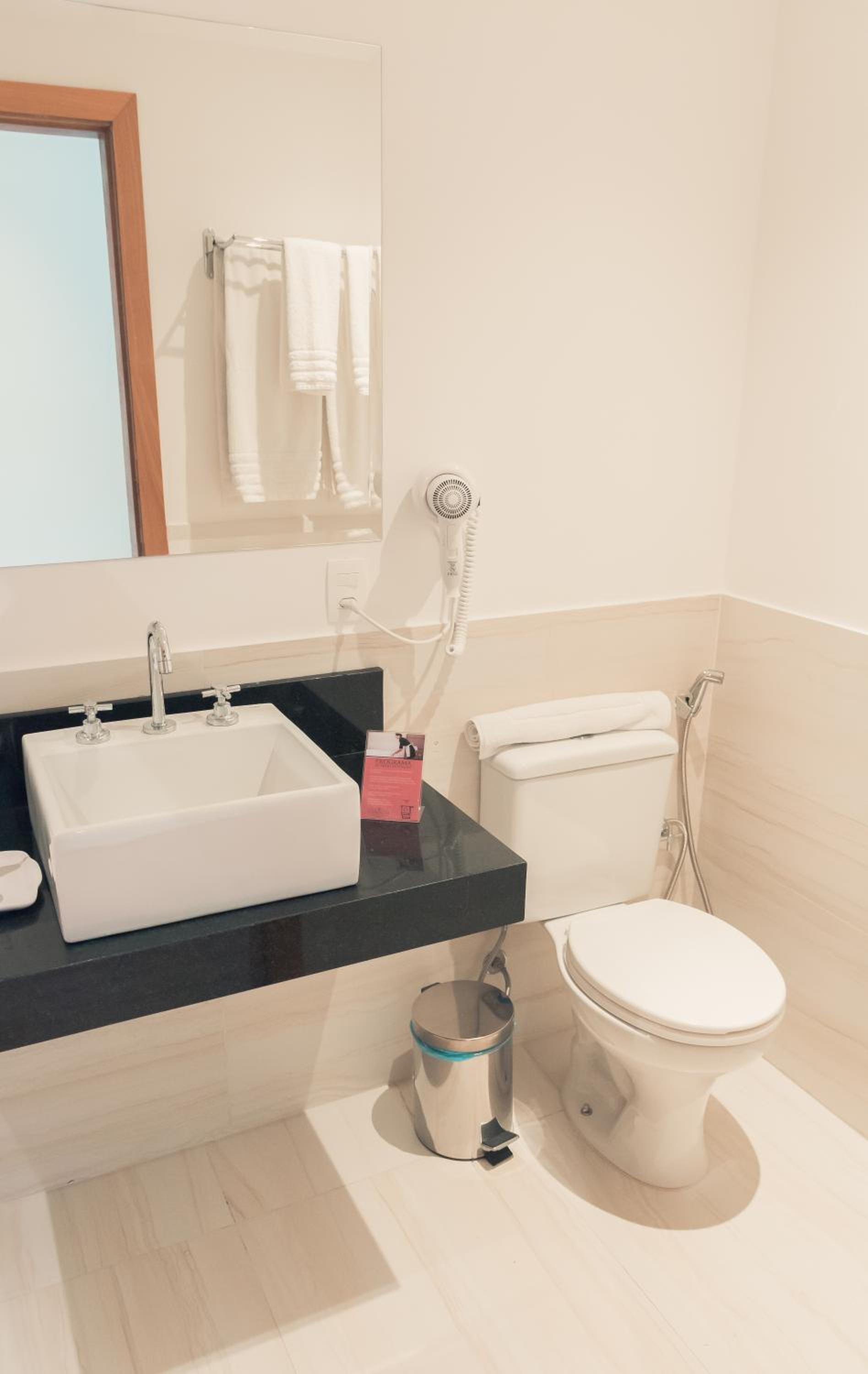 Standard Suite - Photo 4