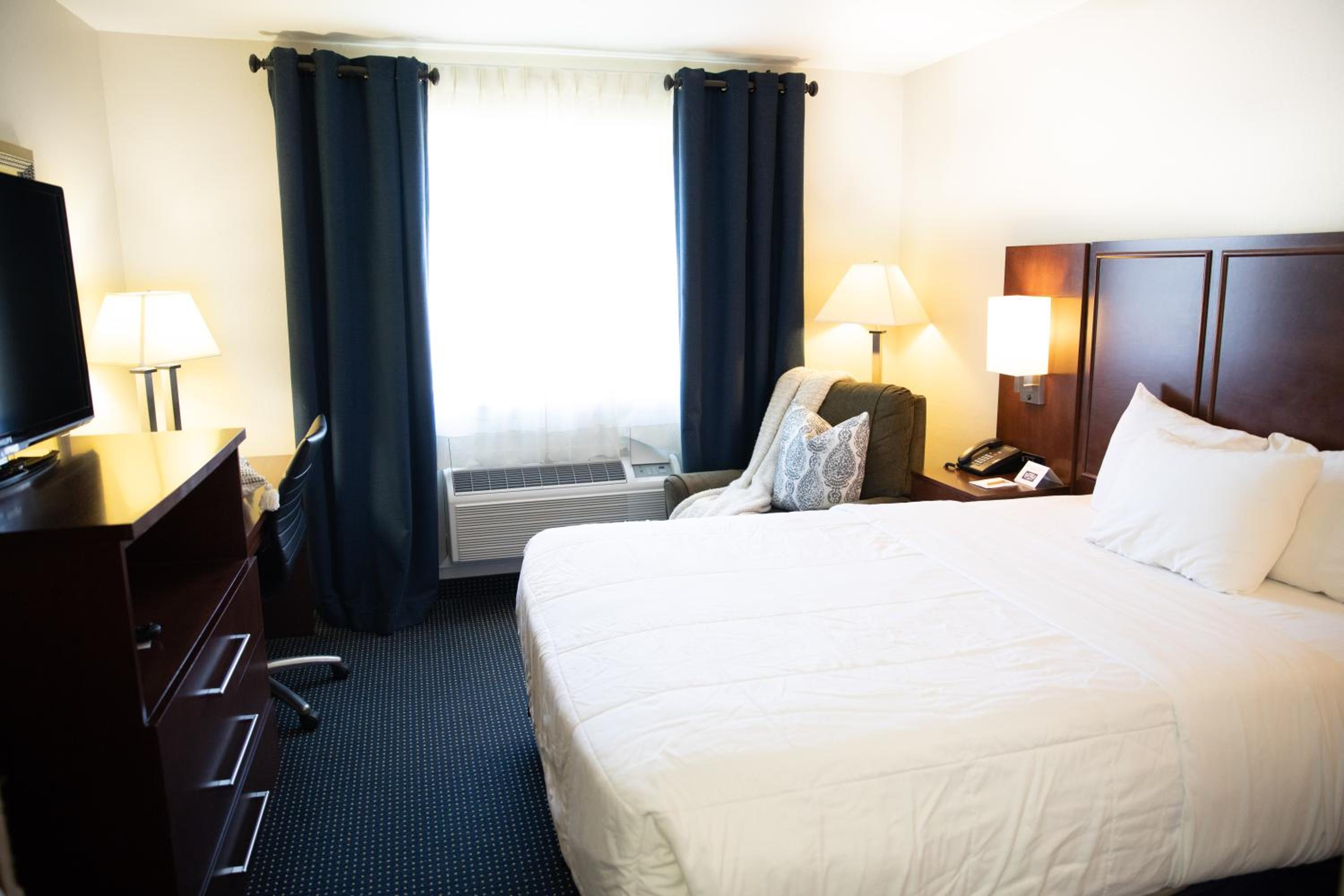 Standard Queen Room