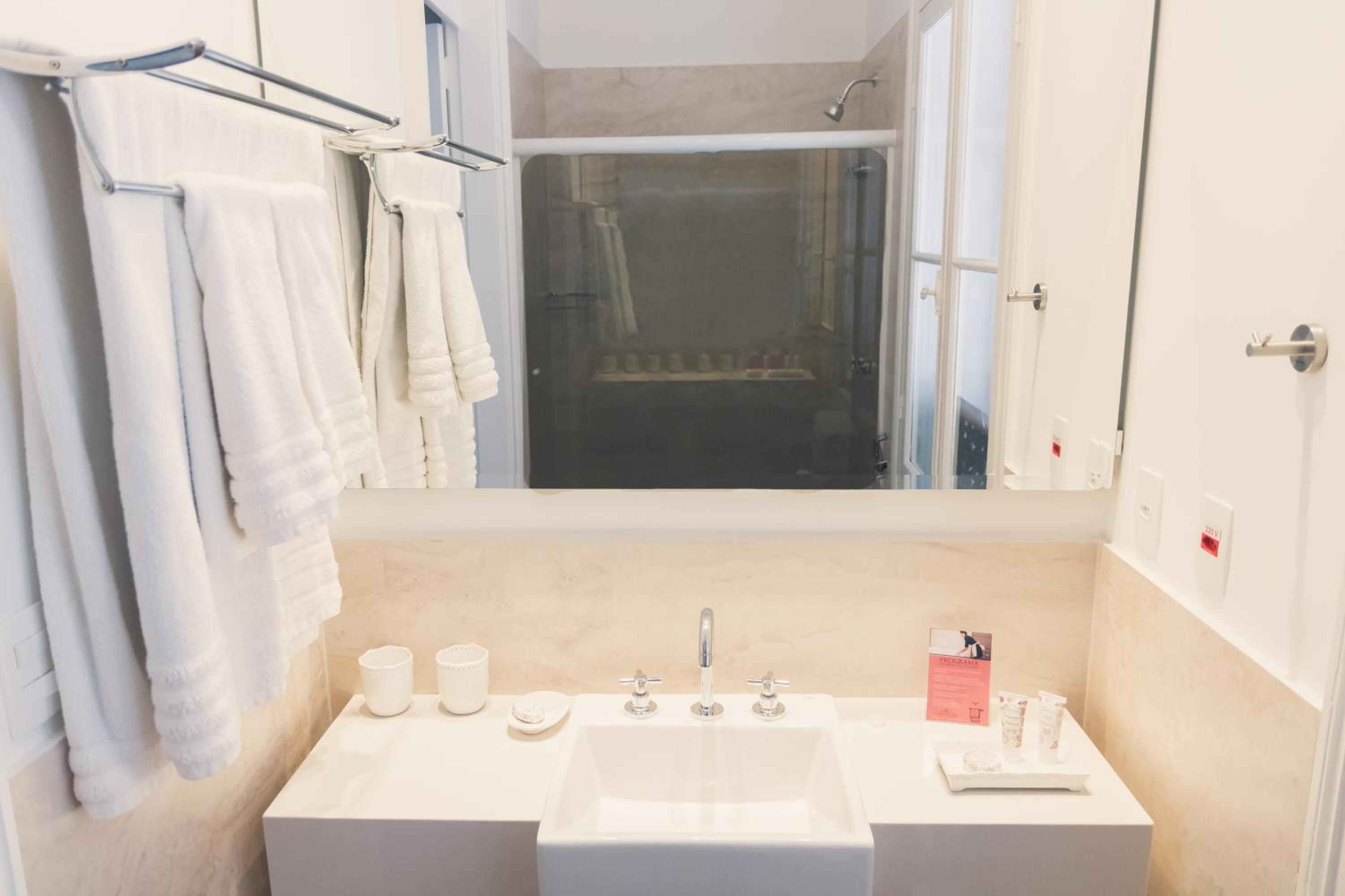 Superior Suite - Photo 5