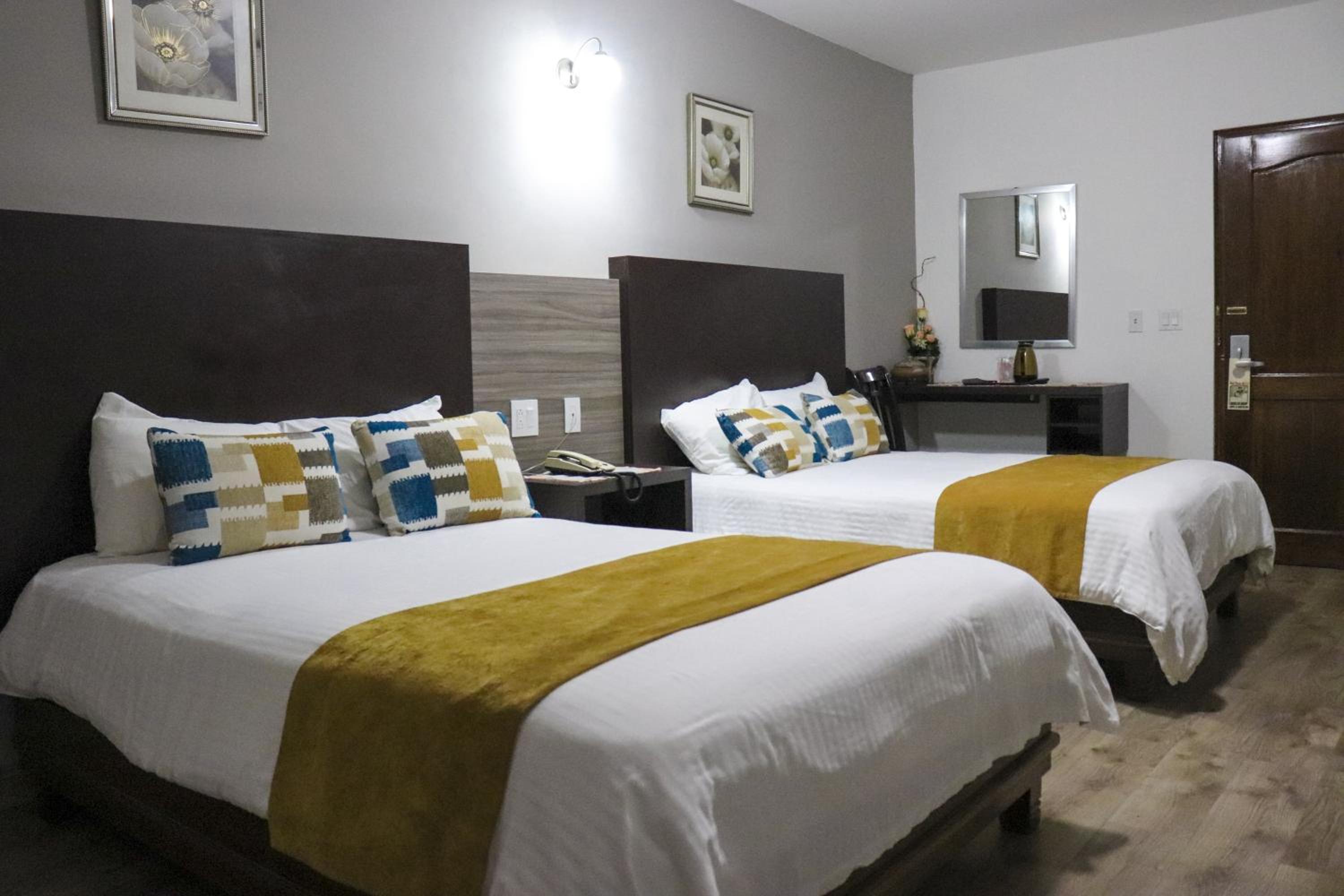 Double Room with Two Double Beds photo 2