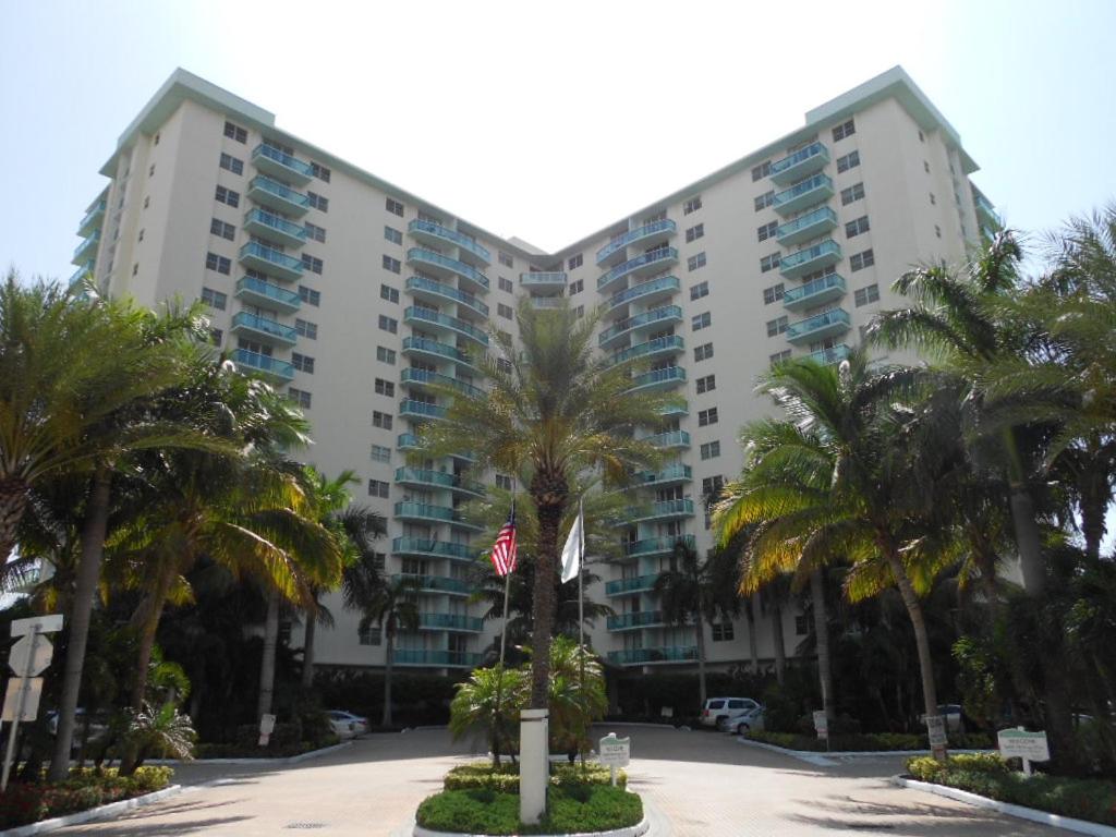 Apartment with Balcony photo 3