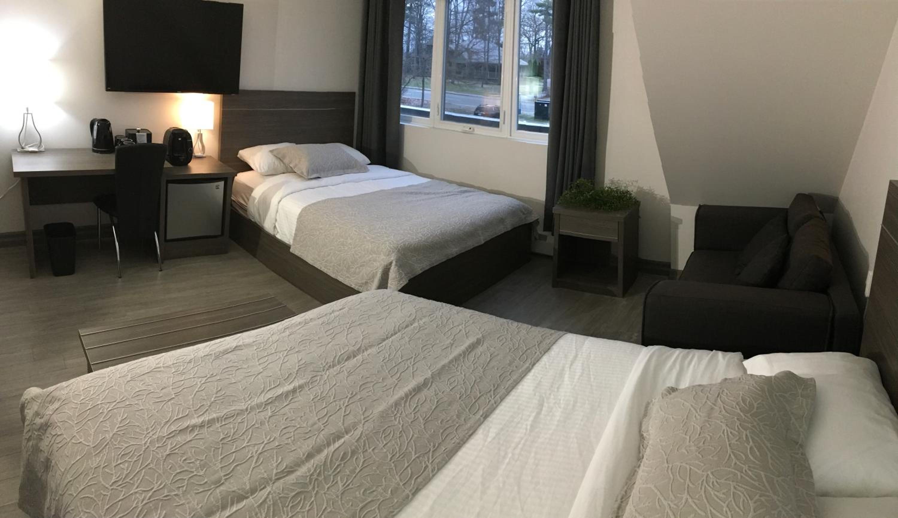 Deluxe Queen Room