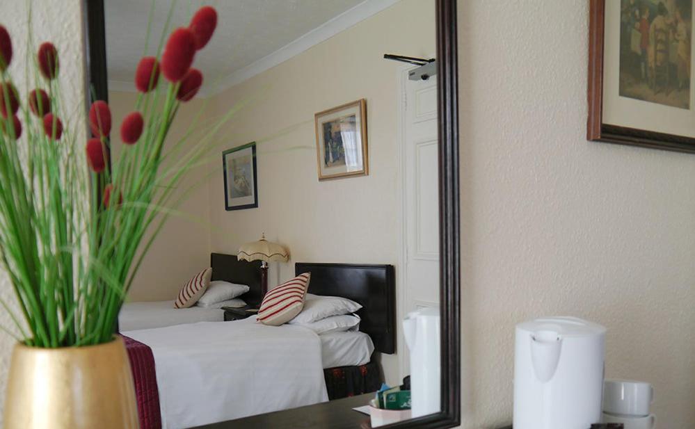 Classic Twin Room - Photo 3