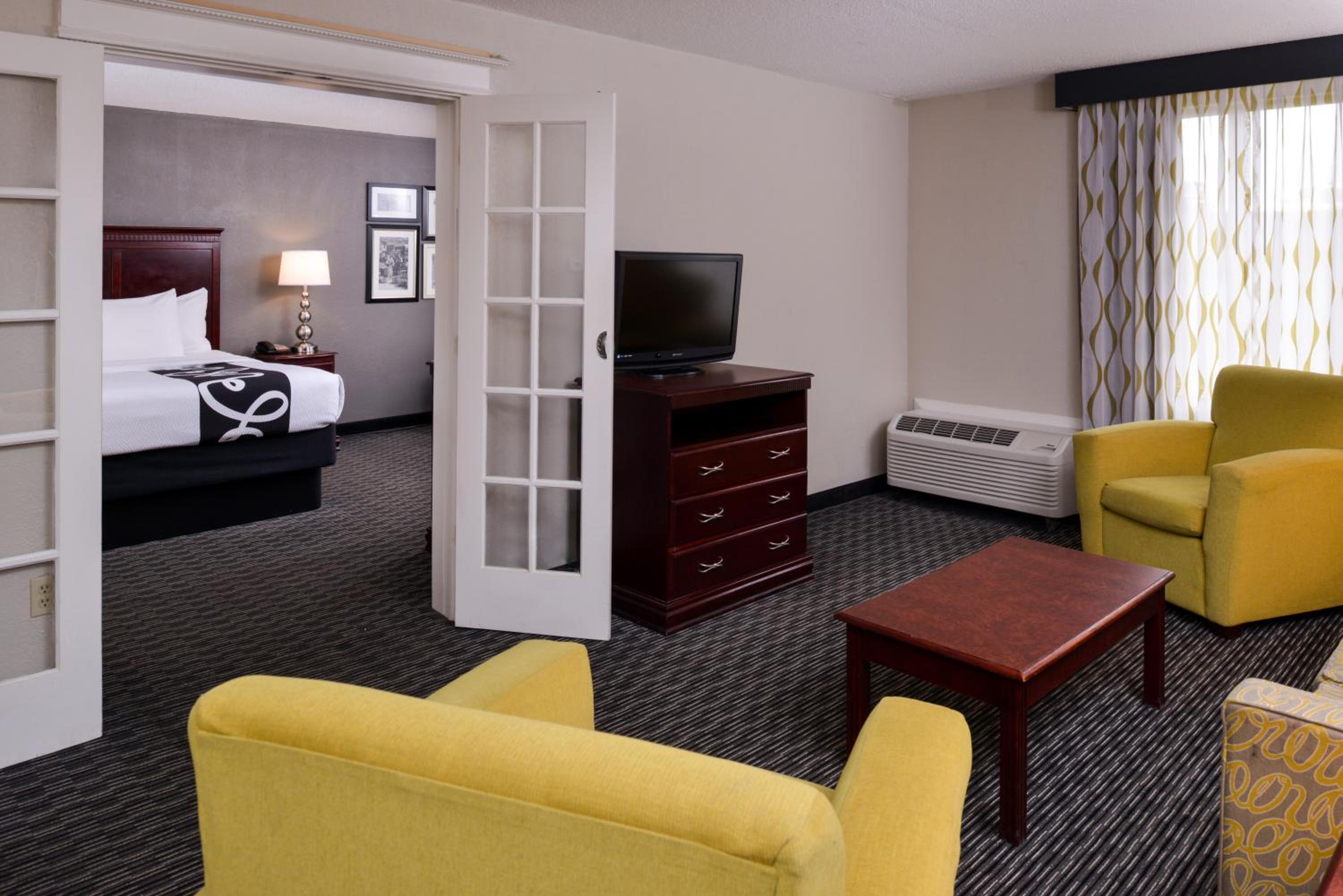 King Suite - Photo 7