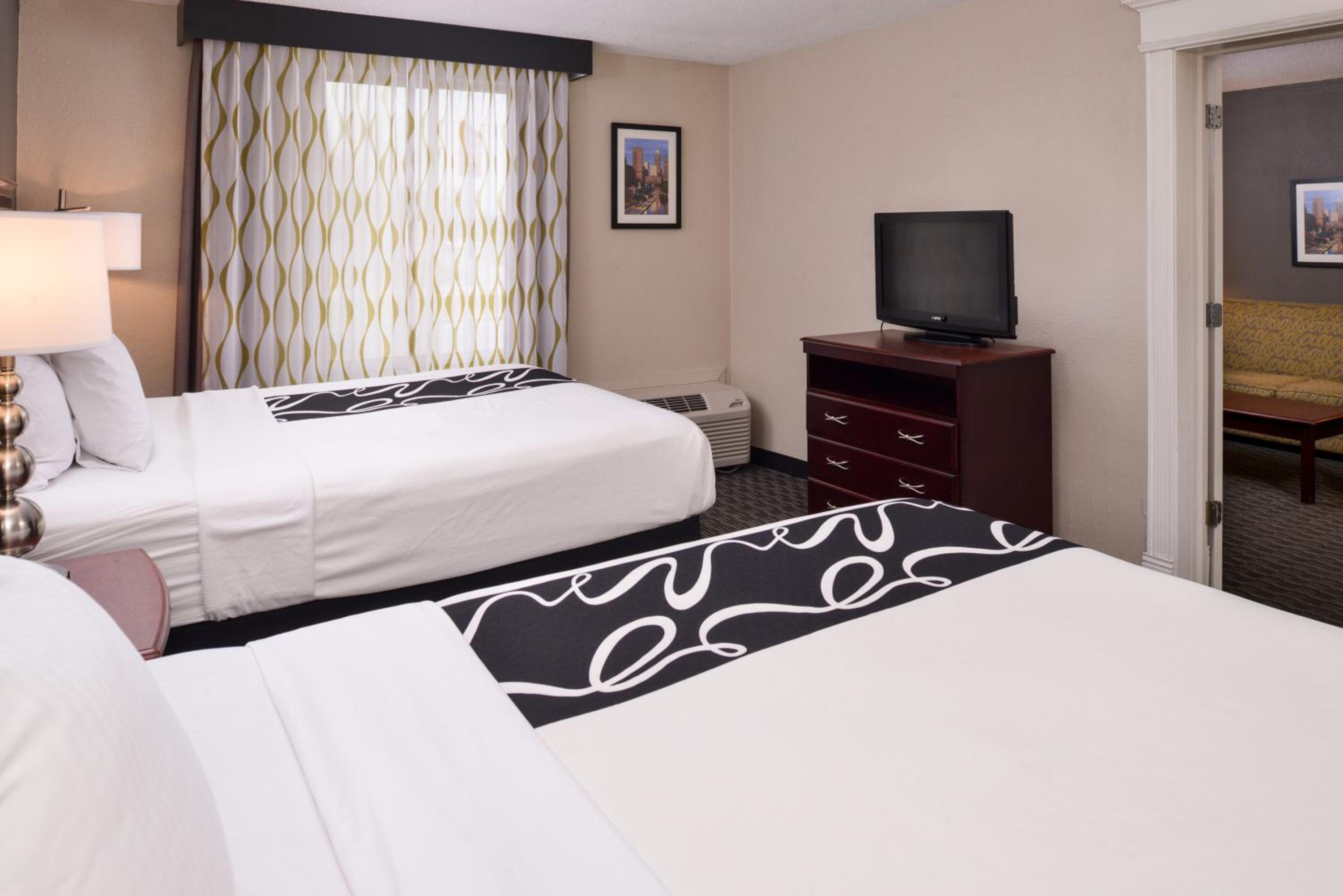 Suite with Two Queen Beds - Non-Smoking - Photo 5