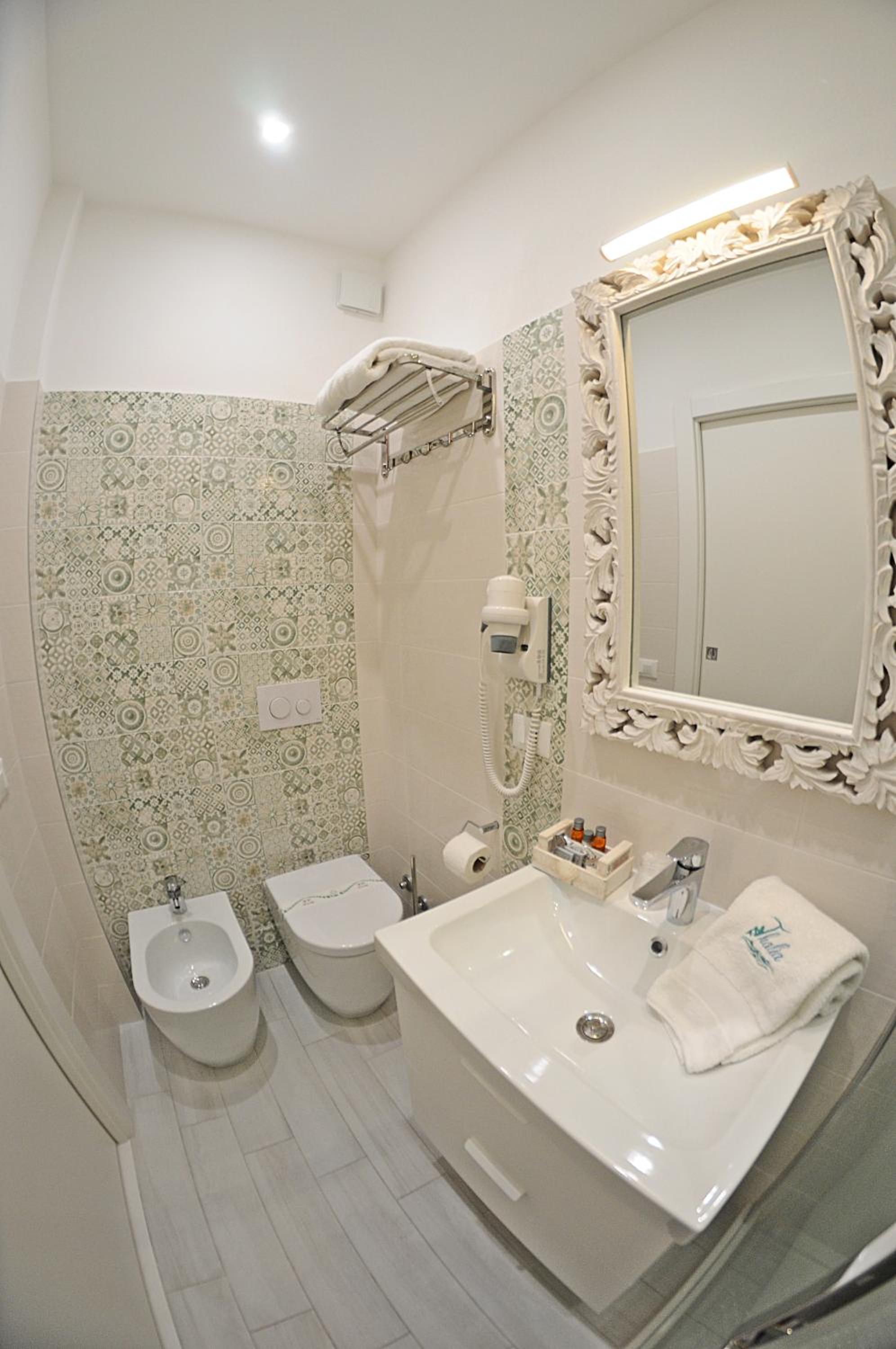 Double Room with Balcony - Photo 1