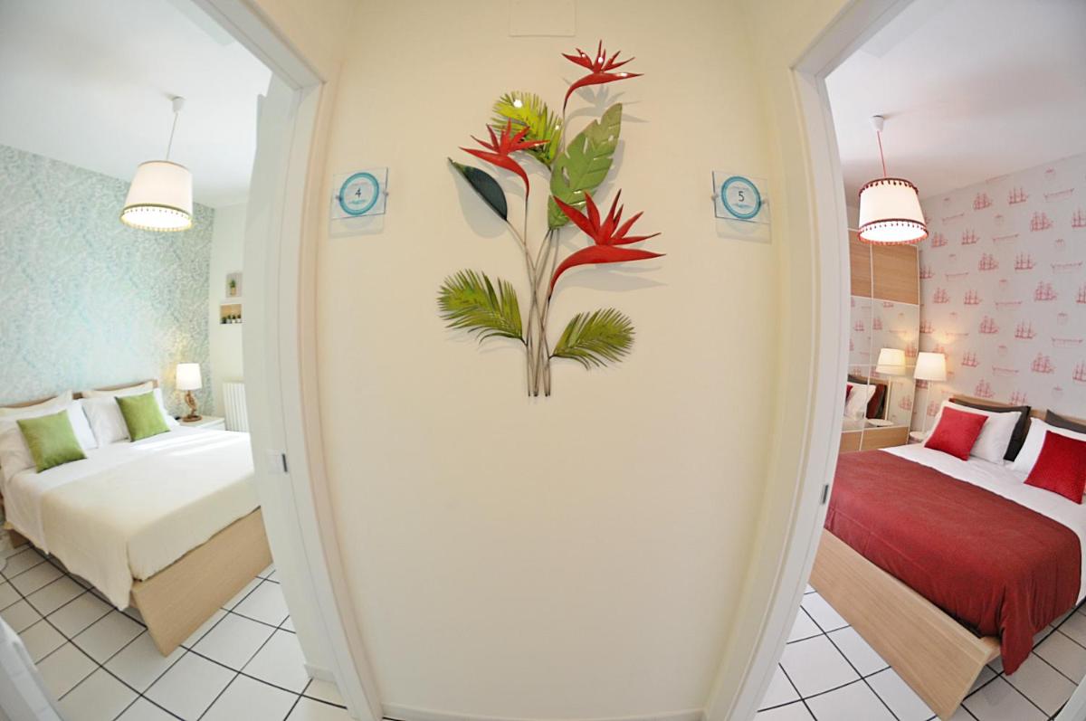 Double Room with Balcony - Photo 6