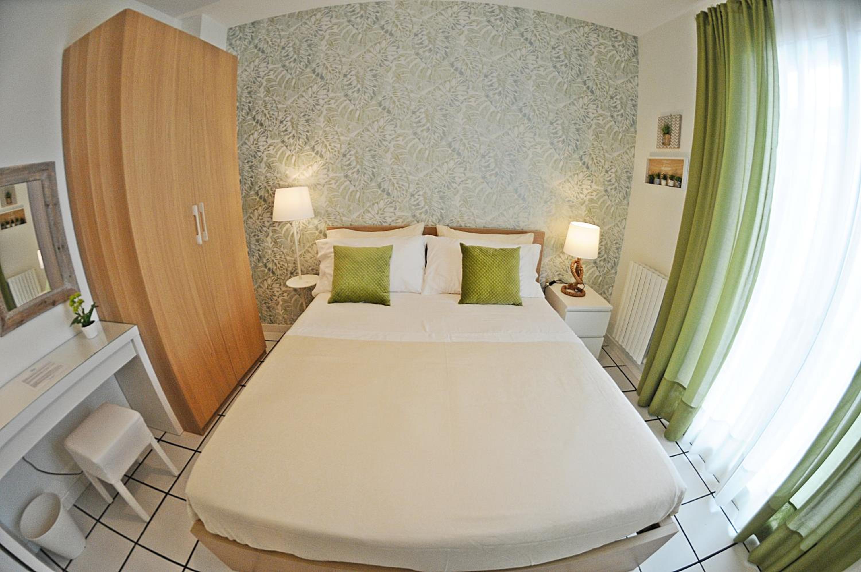Double Room with Balcony - Photo 14