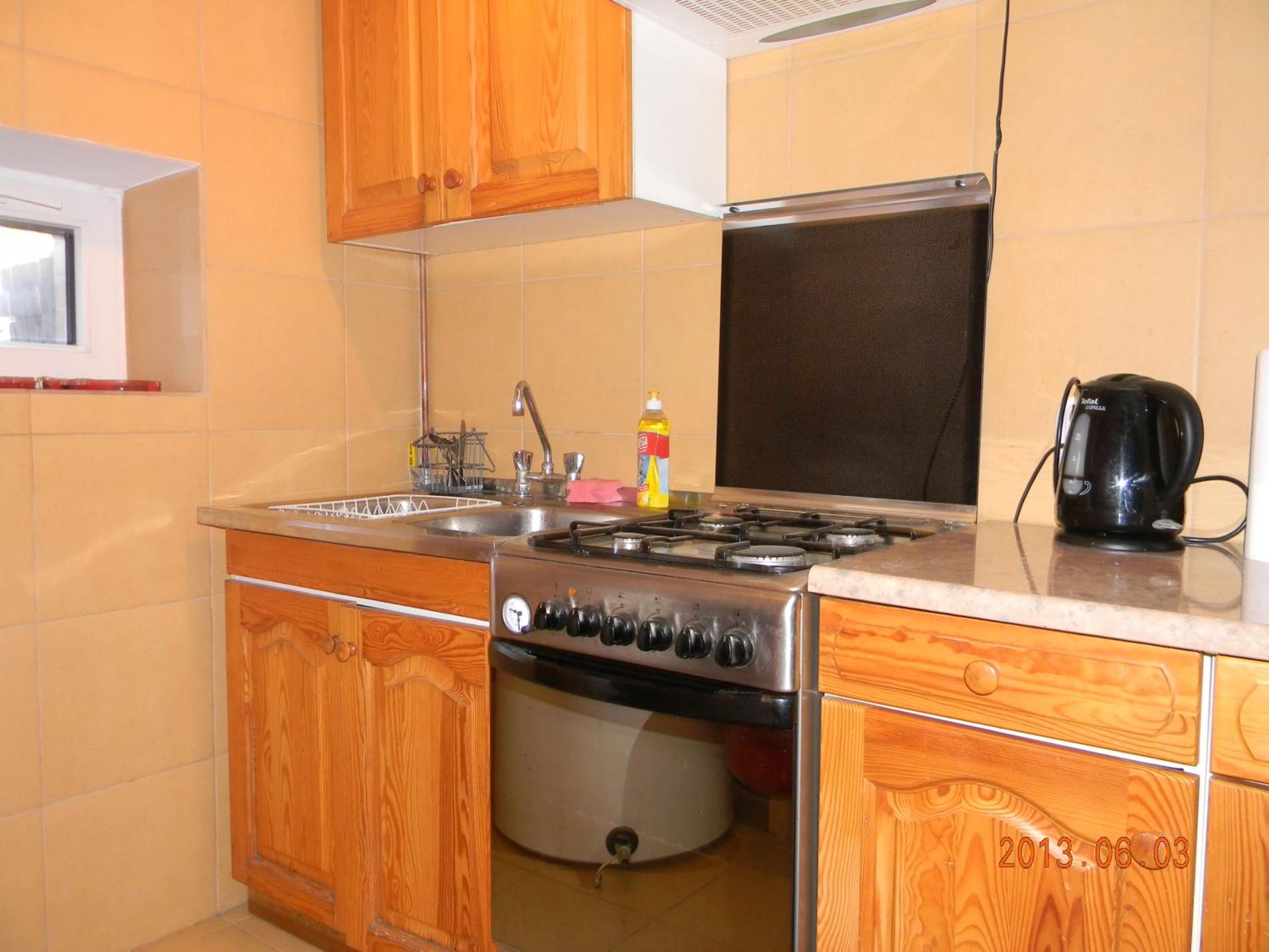 Family Room with Private External Bathroom - Photo 14