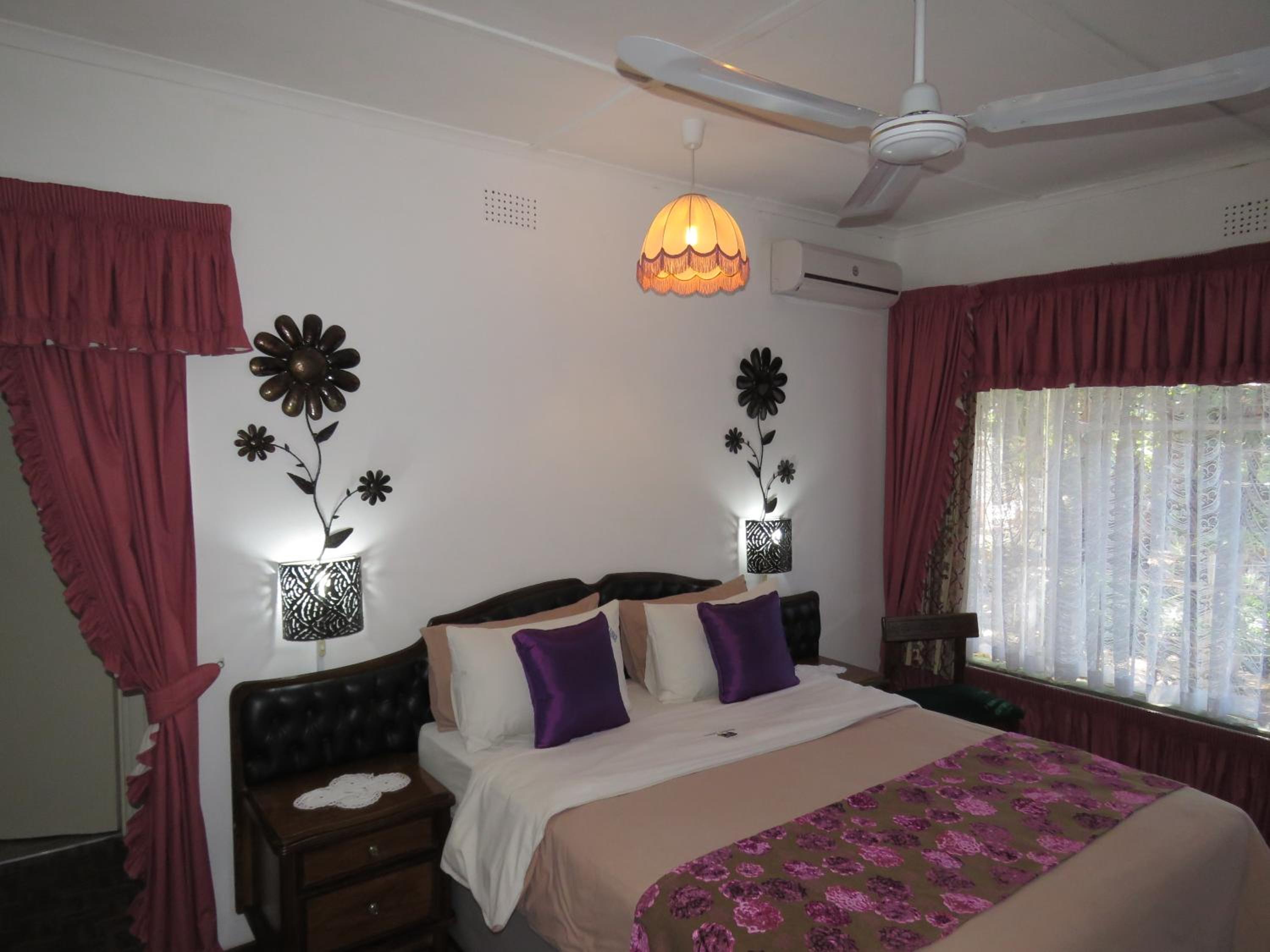 Deluxe Queen Suite photo 2