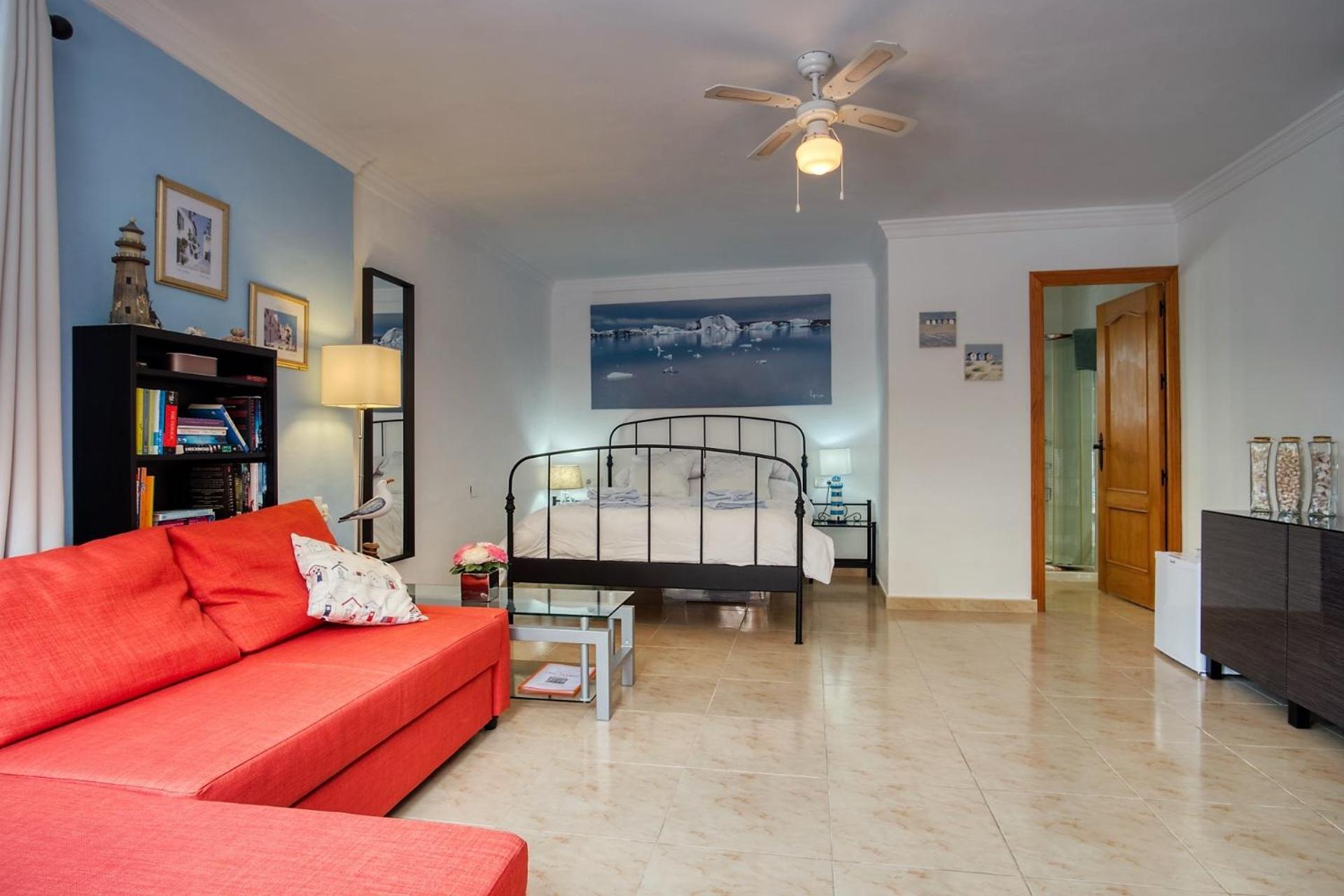 Family Room with Private Bathroom photo 2
