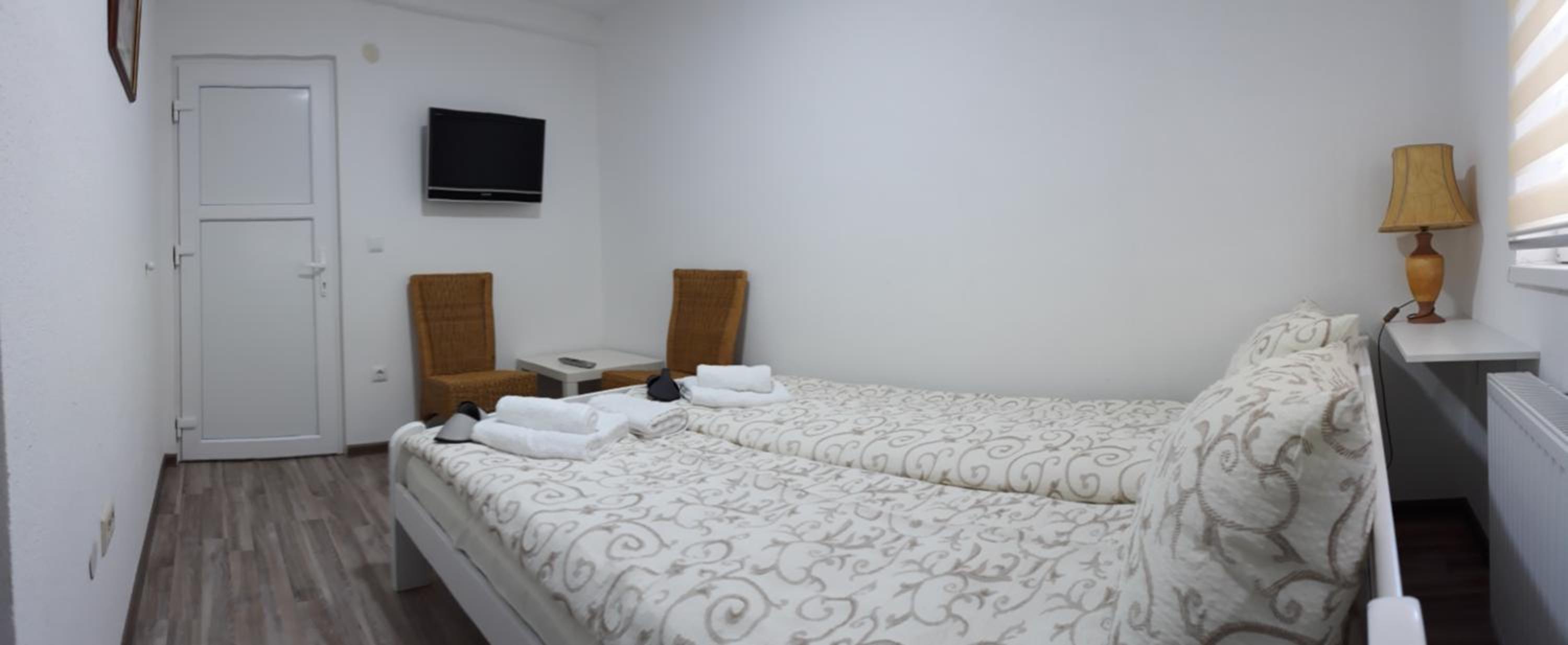 Double Room with Private Bathroom photo 3