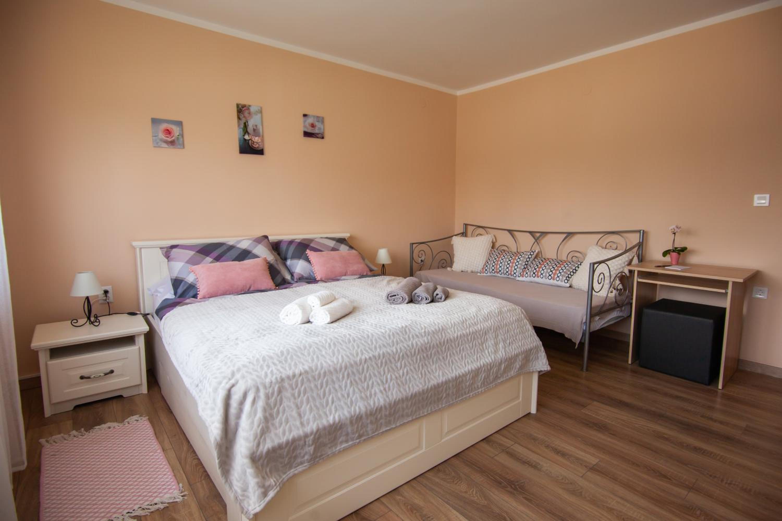 One-Bedroom Apartment - Photo 1