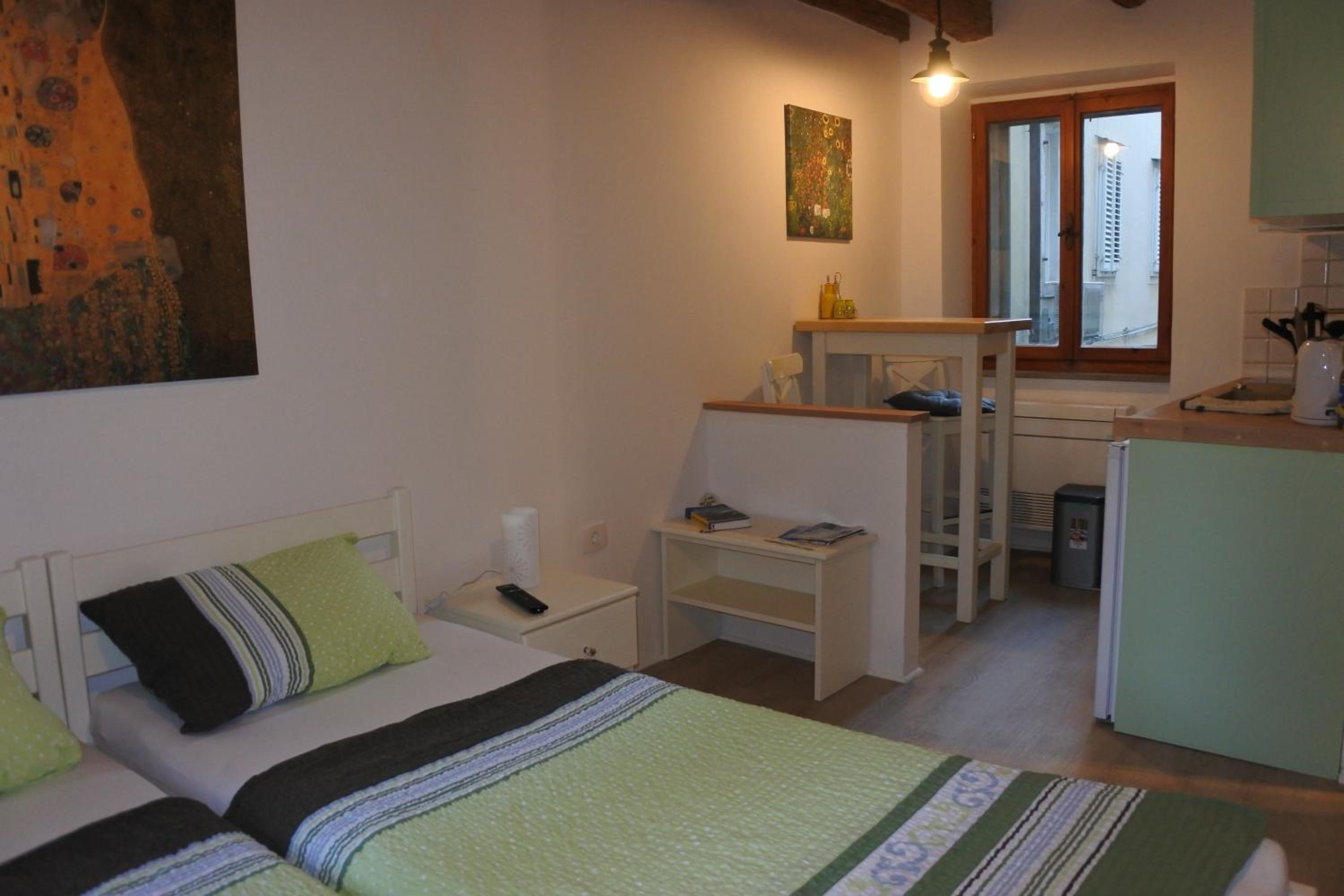 Studio Apartment photo 1