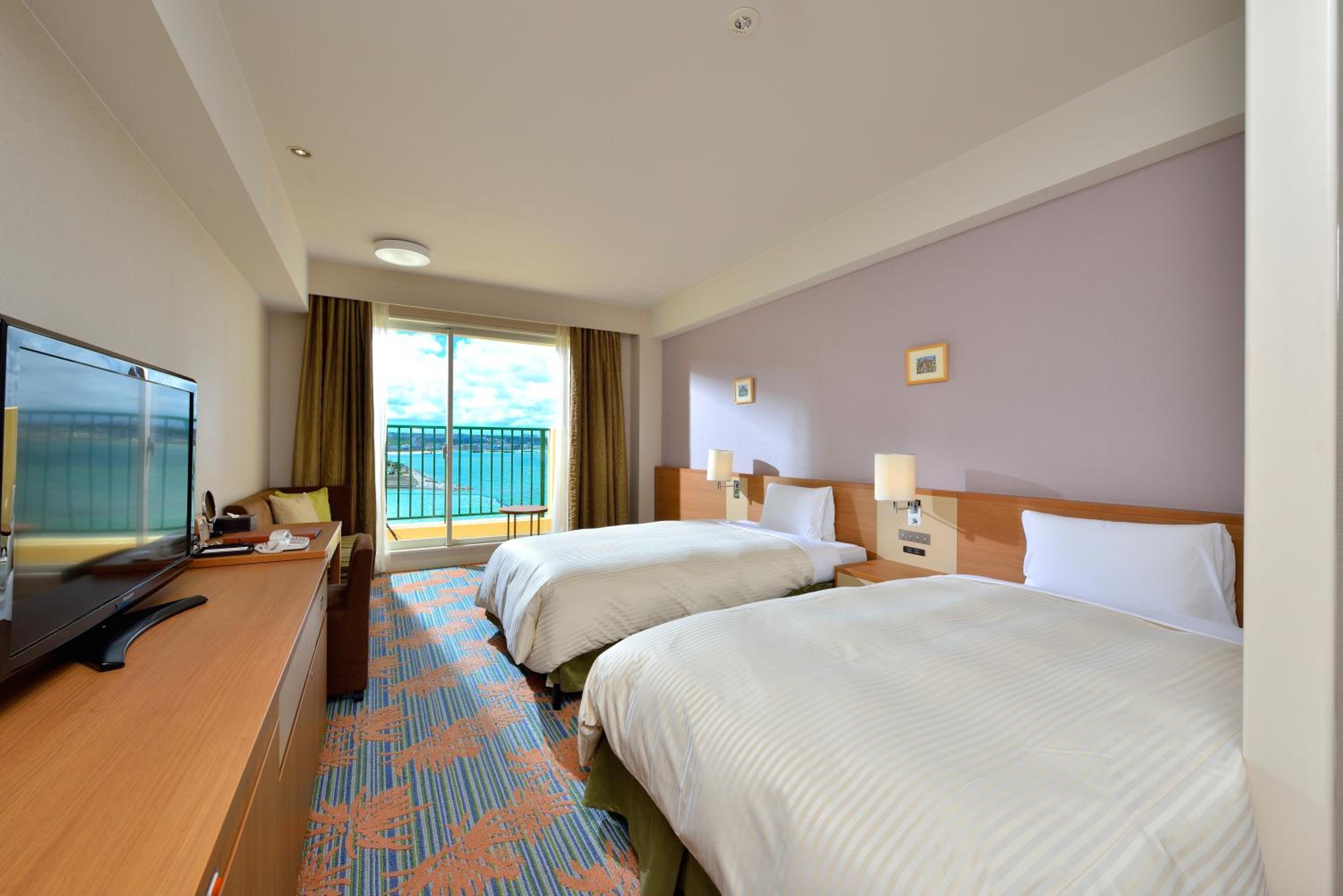 Standard Twin Room with Sea View - Non-Smoking - Photo 1