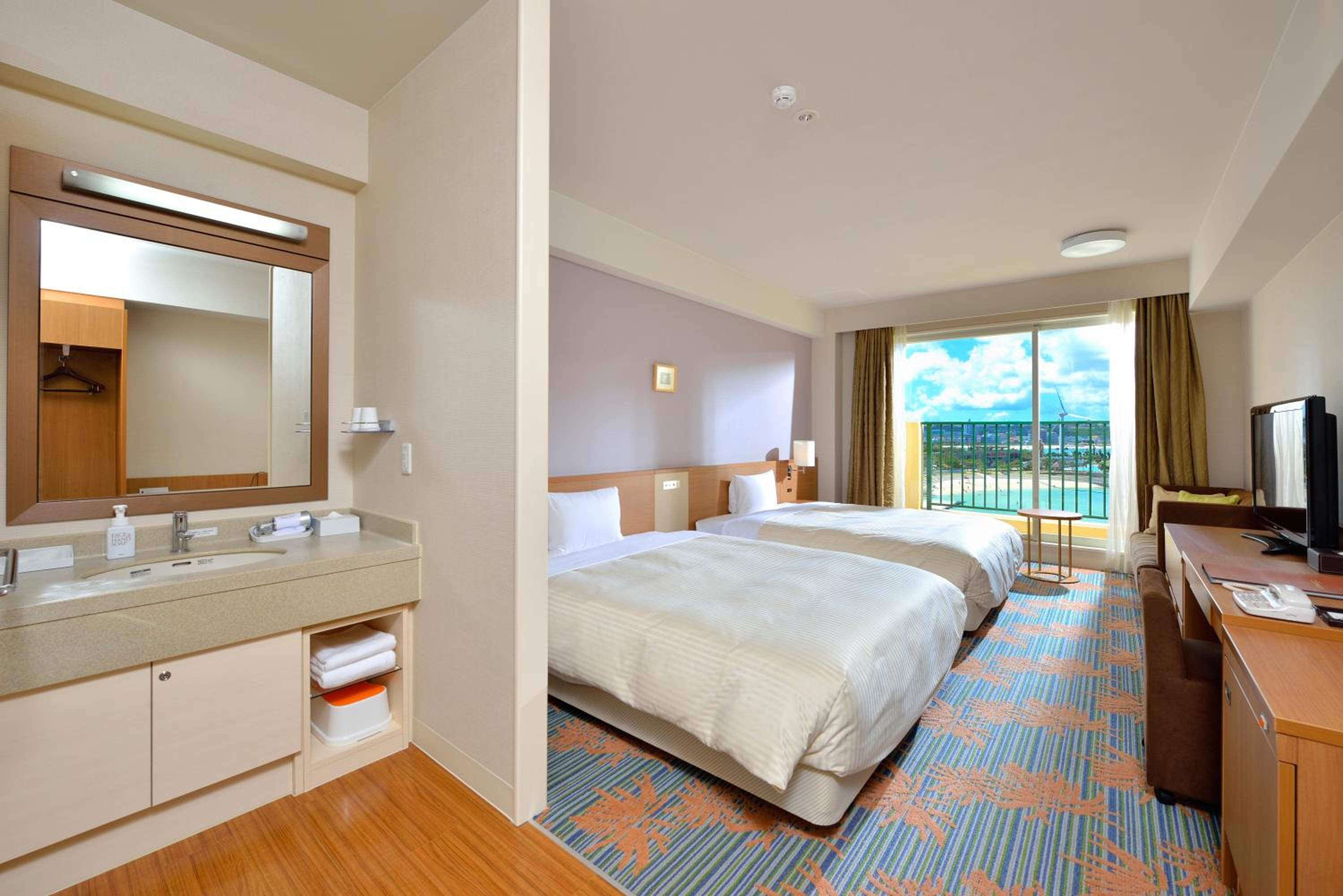 Superior Twin Room with Sea View - Non-Smoking - Photo 1