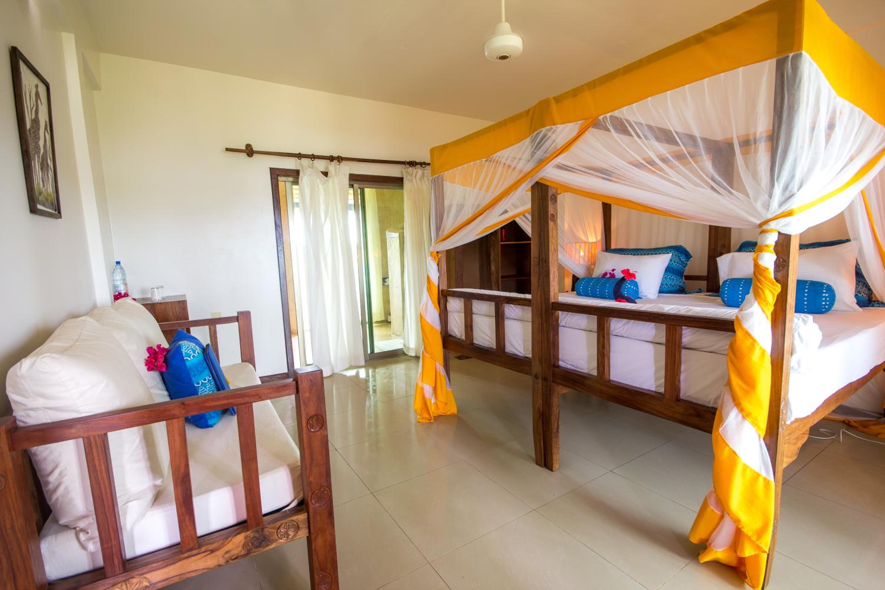 Double or Twin Room with Garden View - Photo 3