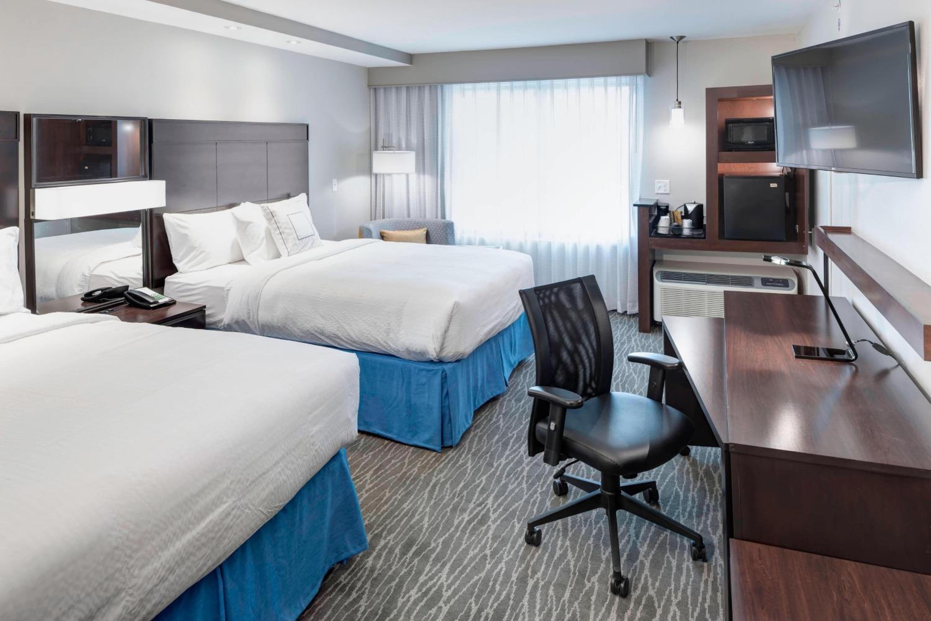 Queen Room with Two Queen Beds and Roll-In Shower - Mobility Access/Hearing Accessible