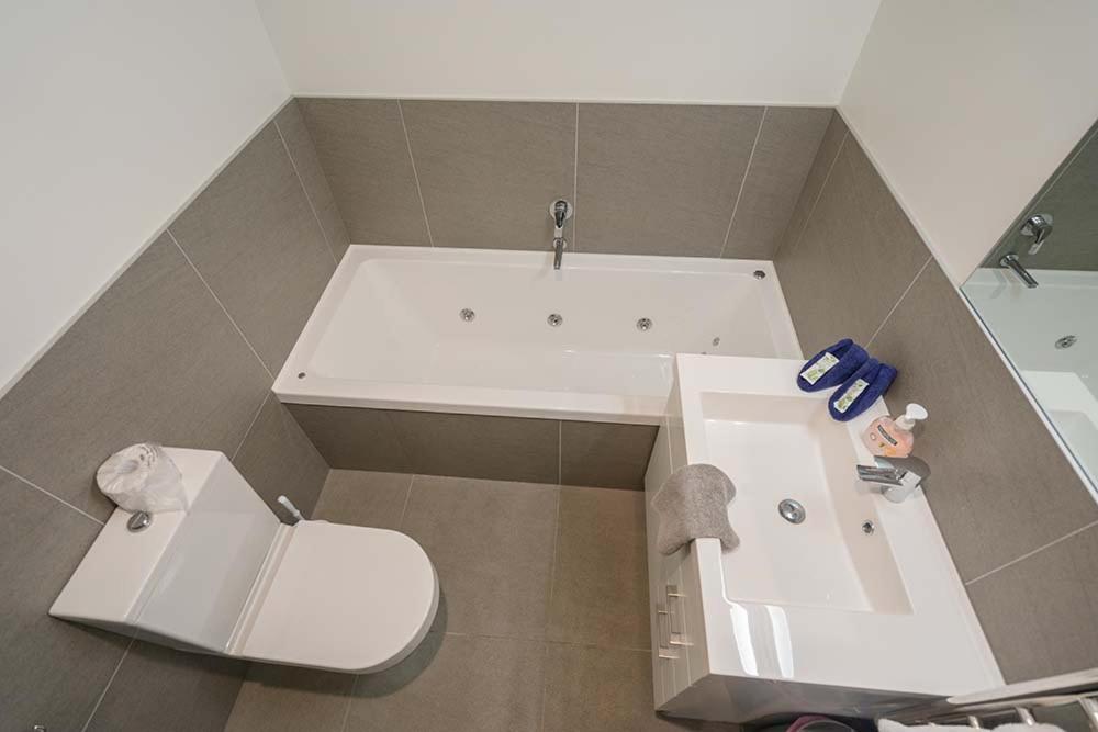 Deluxe Suite with Spa Bath photo 2