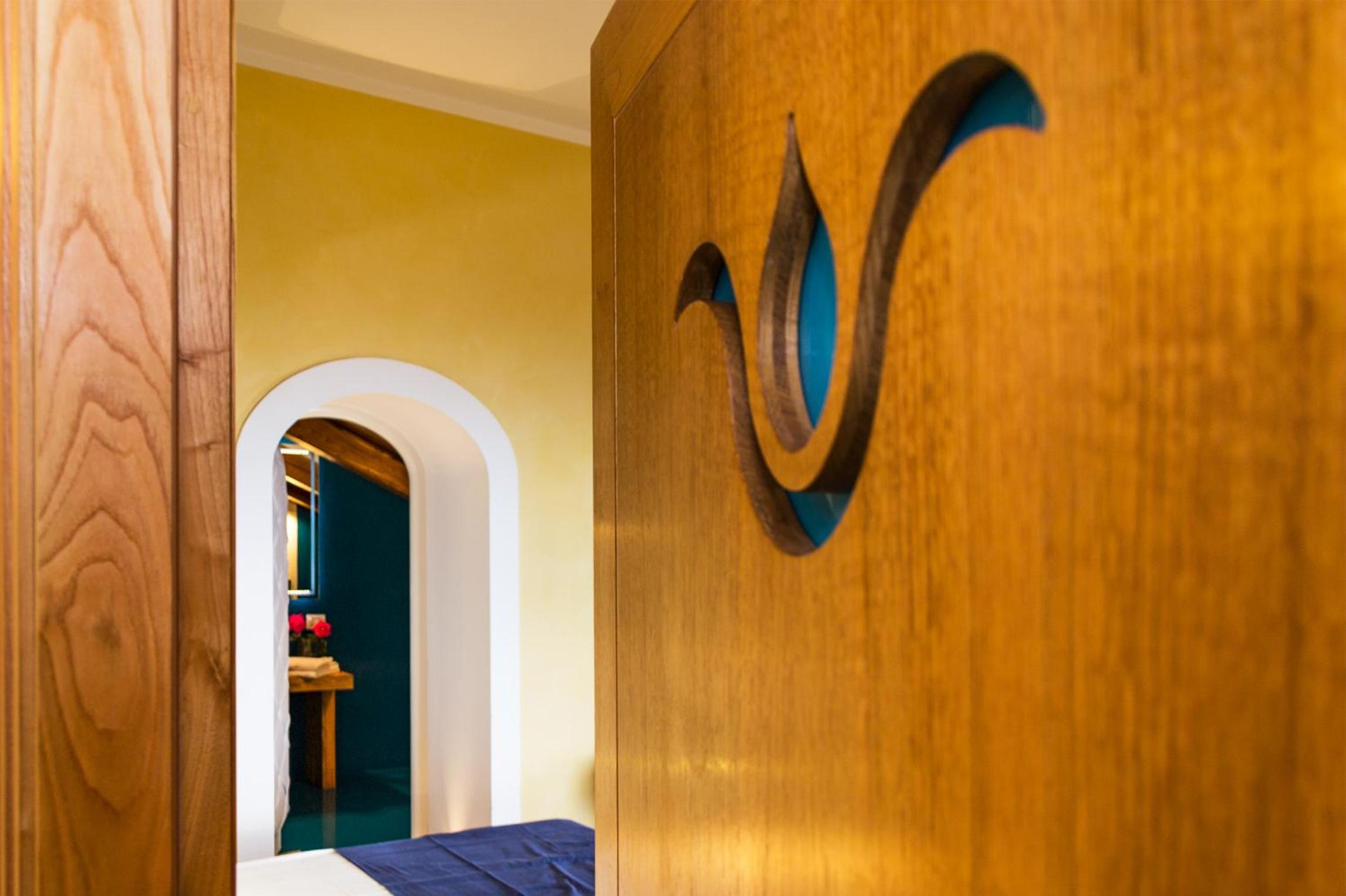 Deluxe Double Room with Balcony - Photo 3
