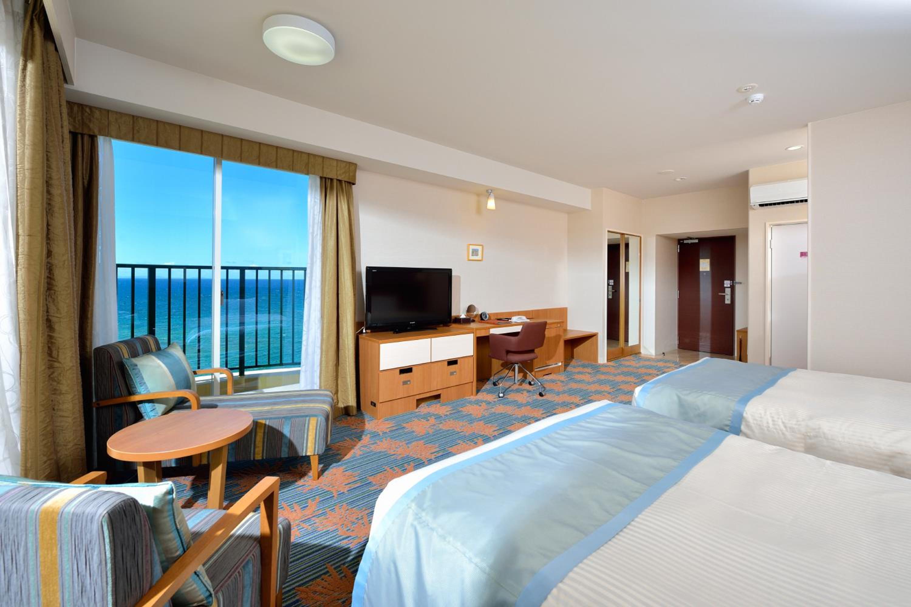 Premier Twin Room with Sea View- Non-Smoking - Photo 7