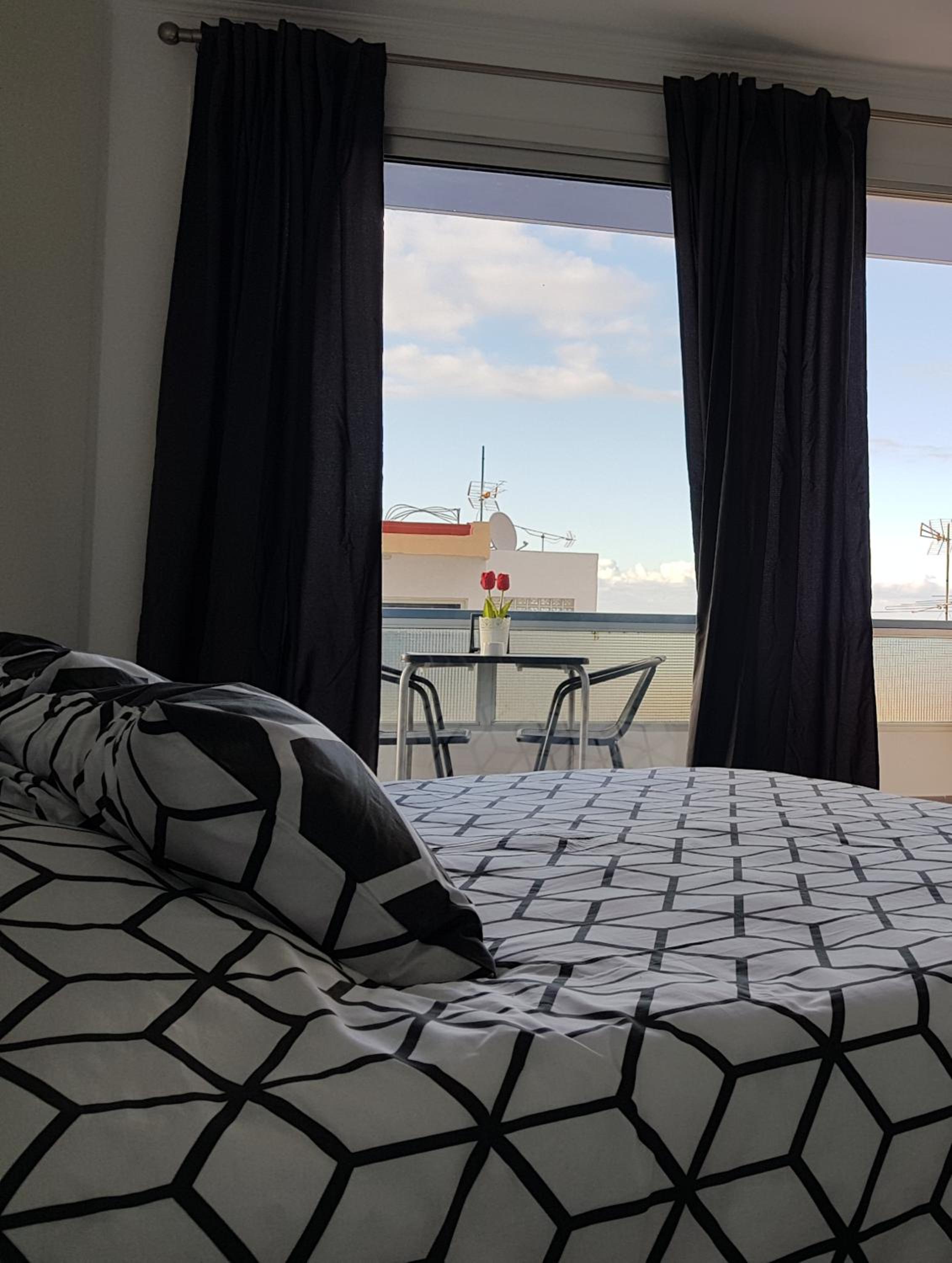 Estudio con vista al mar