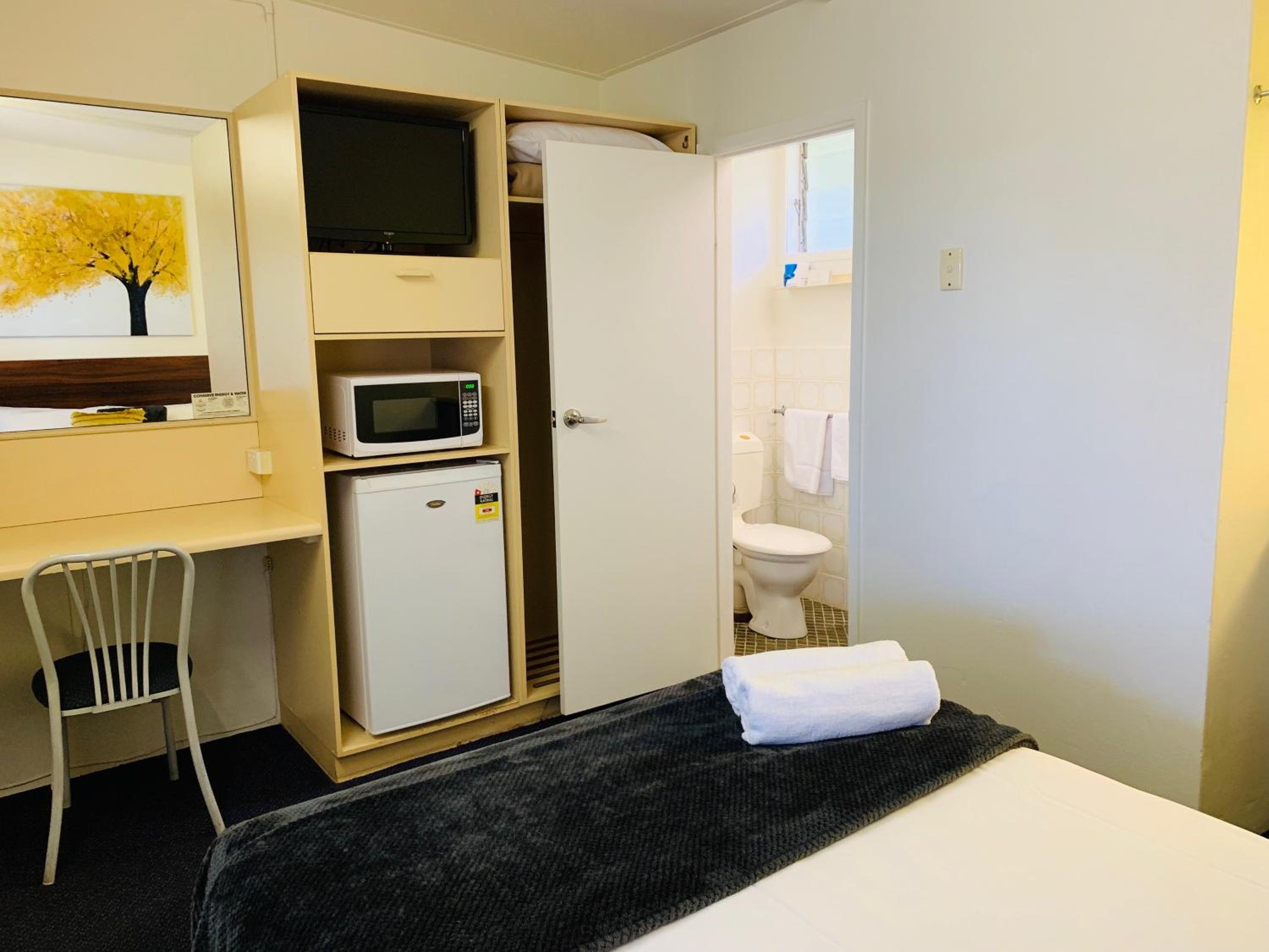 Budget Double Room photo 3