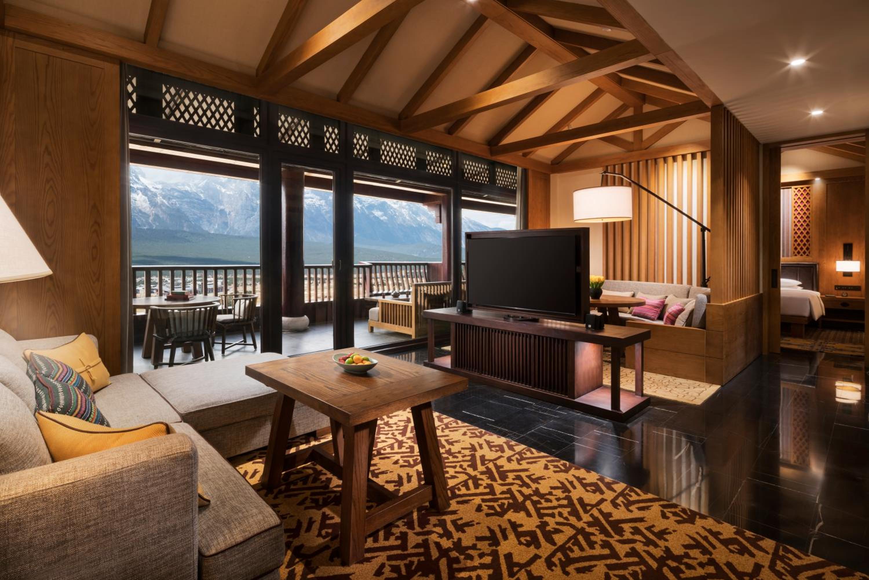 Mountain Executive Suite - King Room photo 2