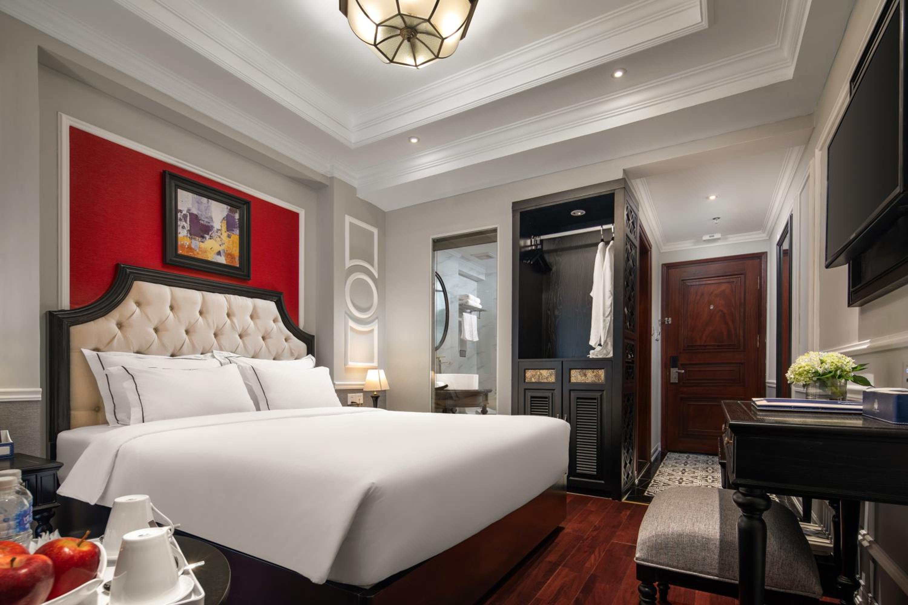 Deluxe Double Room with Balcony - Photo 2