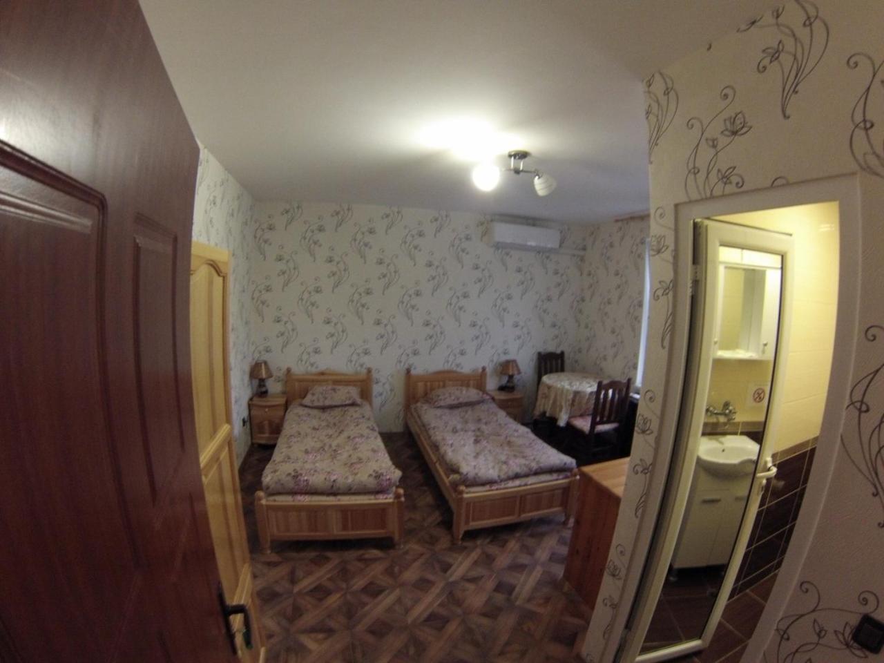 Twin Room - Photo 1