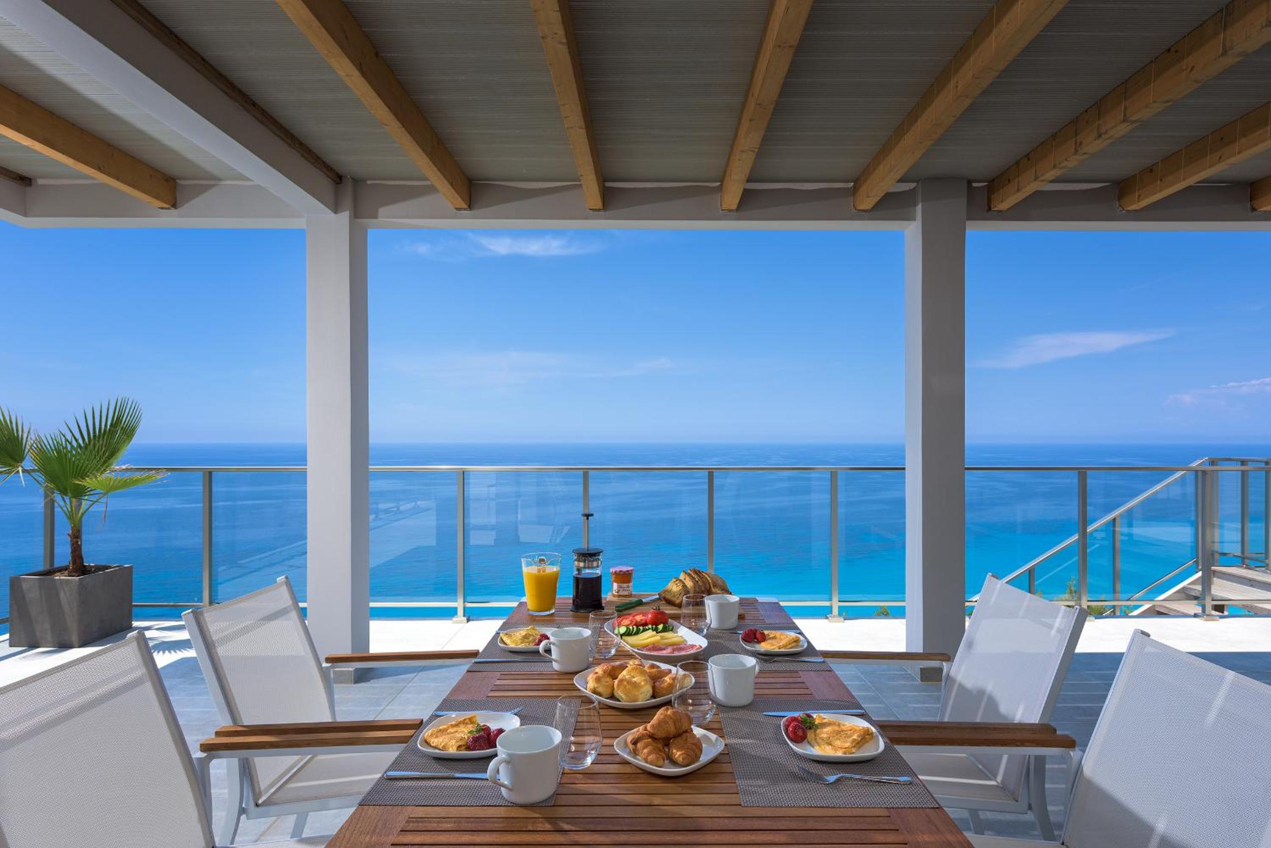 Three-Bedroom Villa photo 1