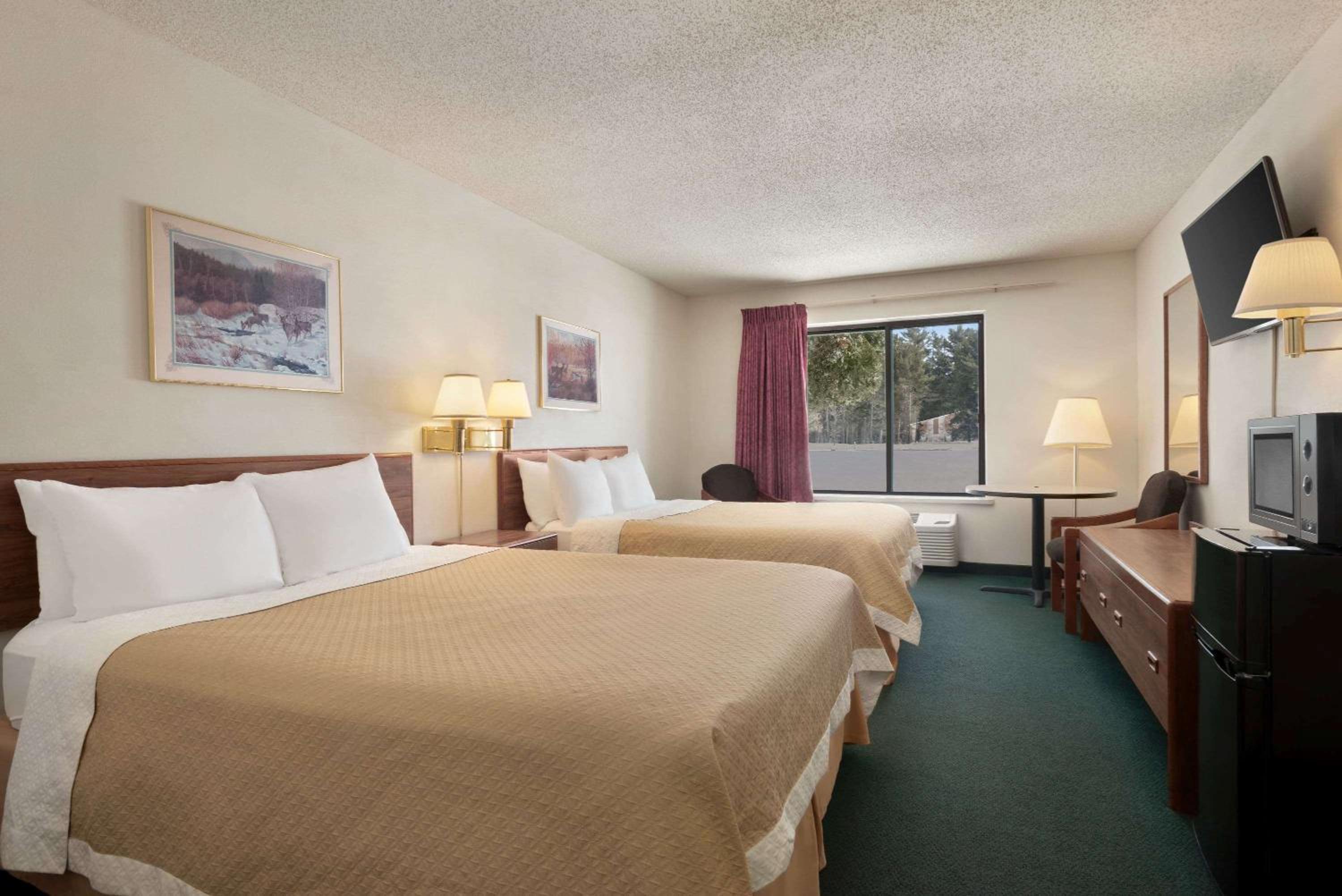 Queen Room with Two Queen Beds - Non-Smoking - Photo 1