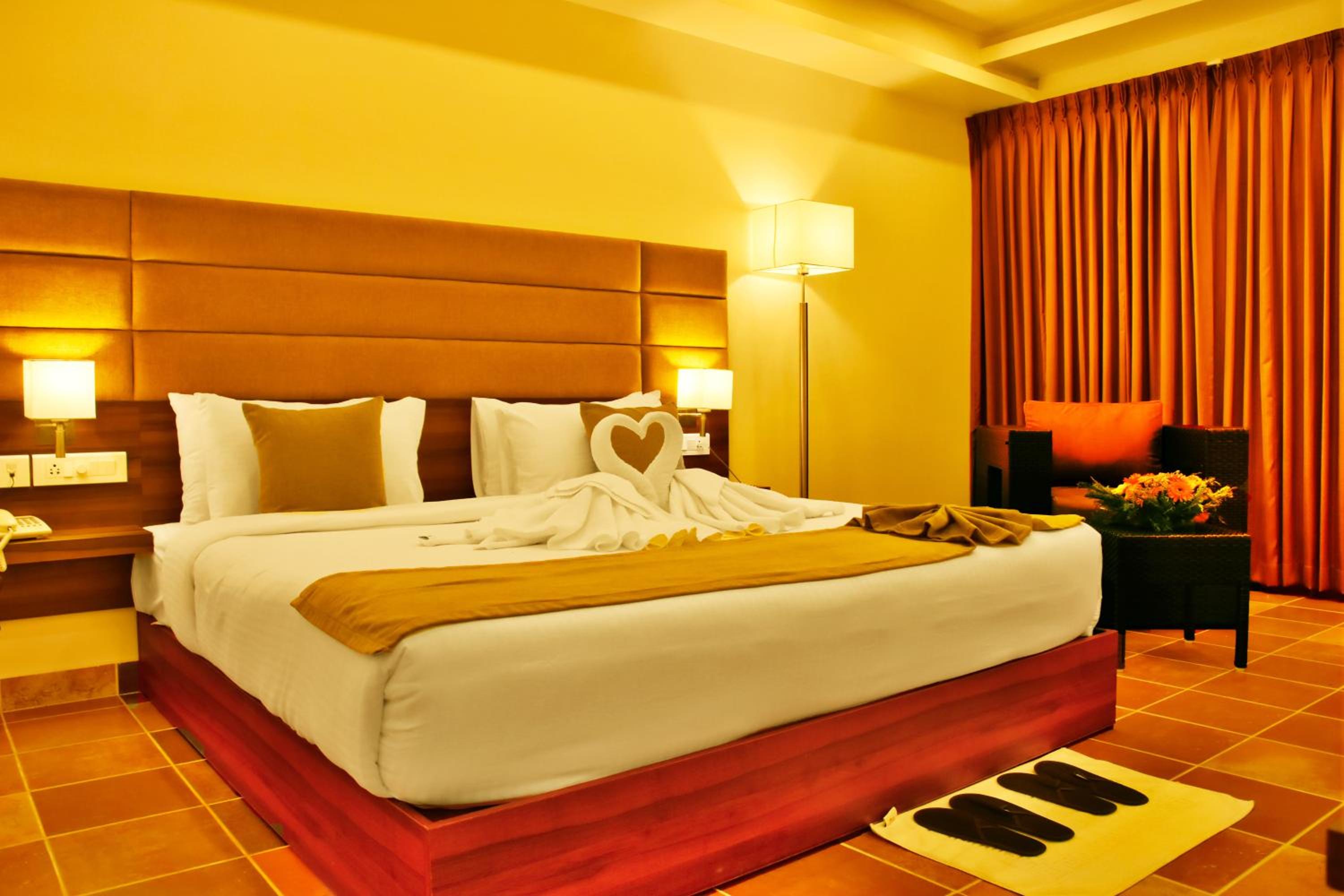 Deluxe Double Room (2 Adults + 1 Child) - Photo 11