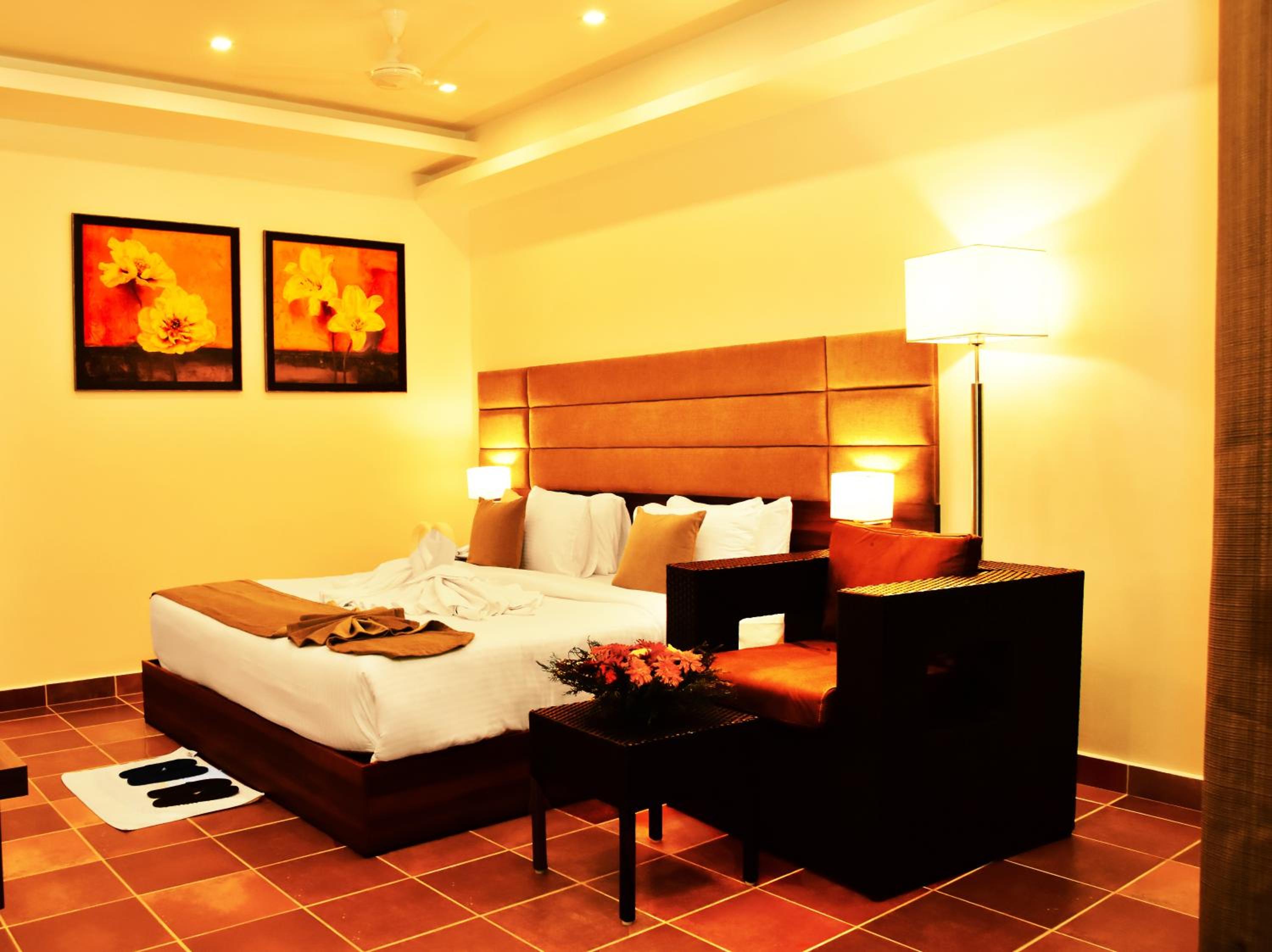 Deluxe Double Room (2 Adults + 1 Child) - Photo 10