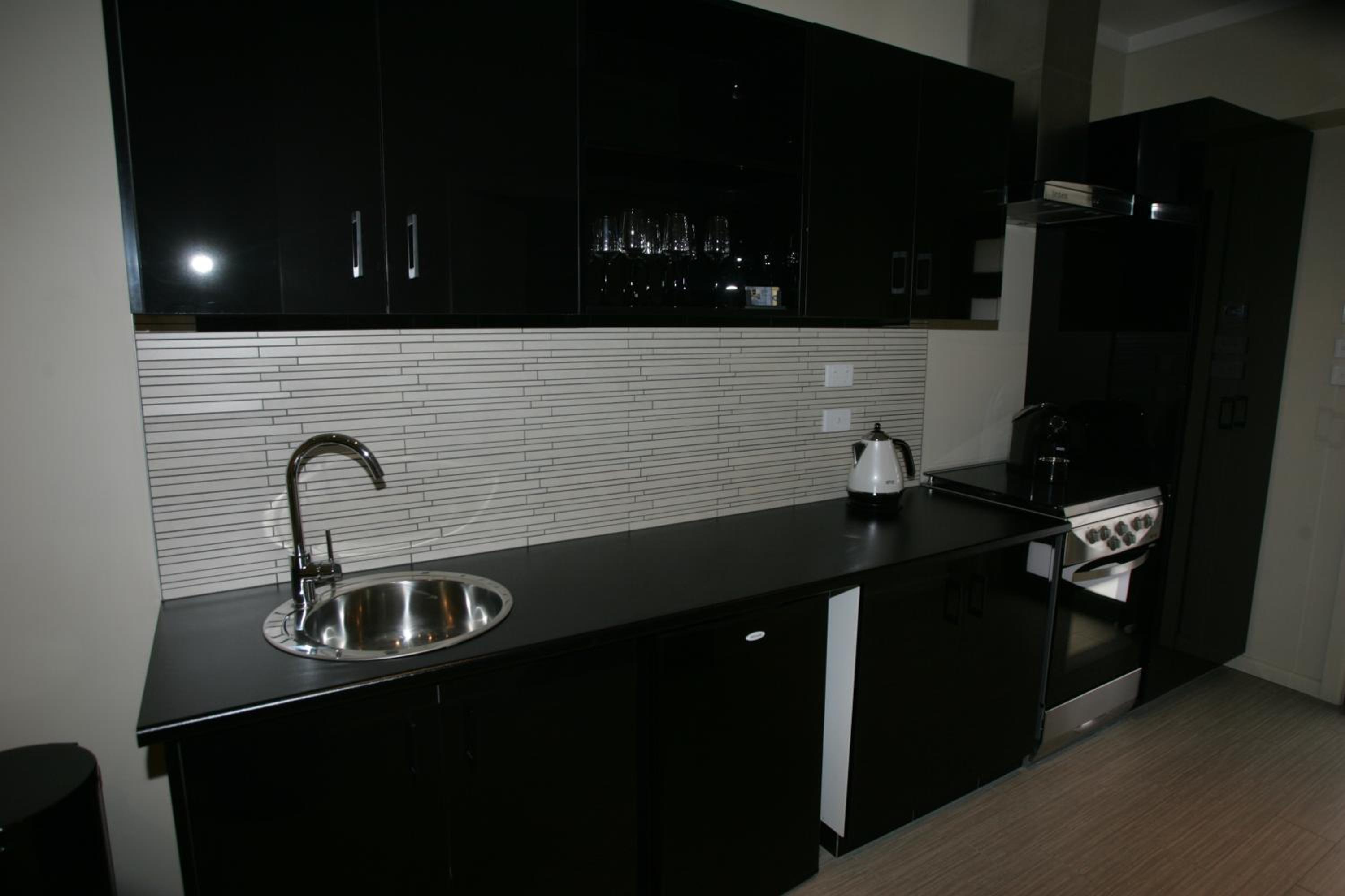 Studio Apartment - Photo 2