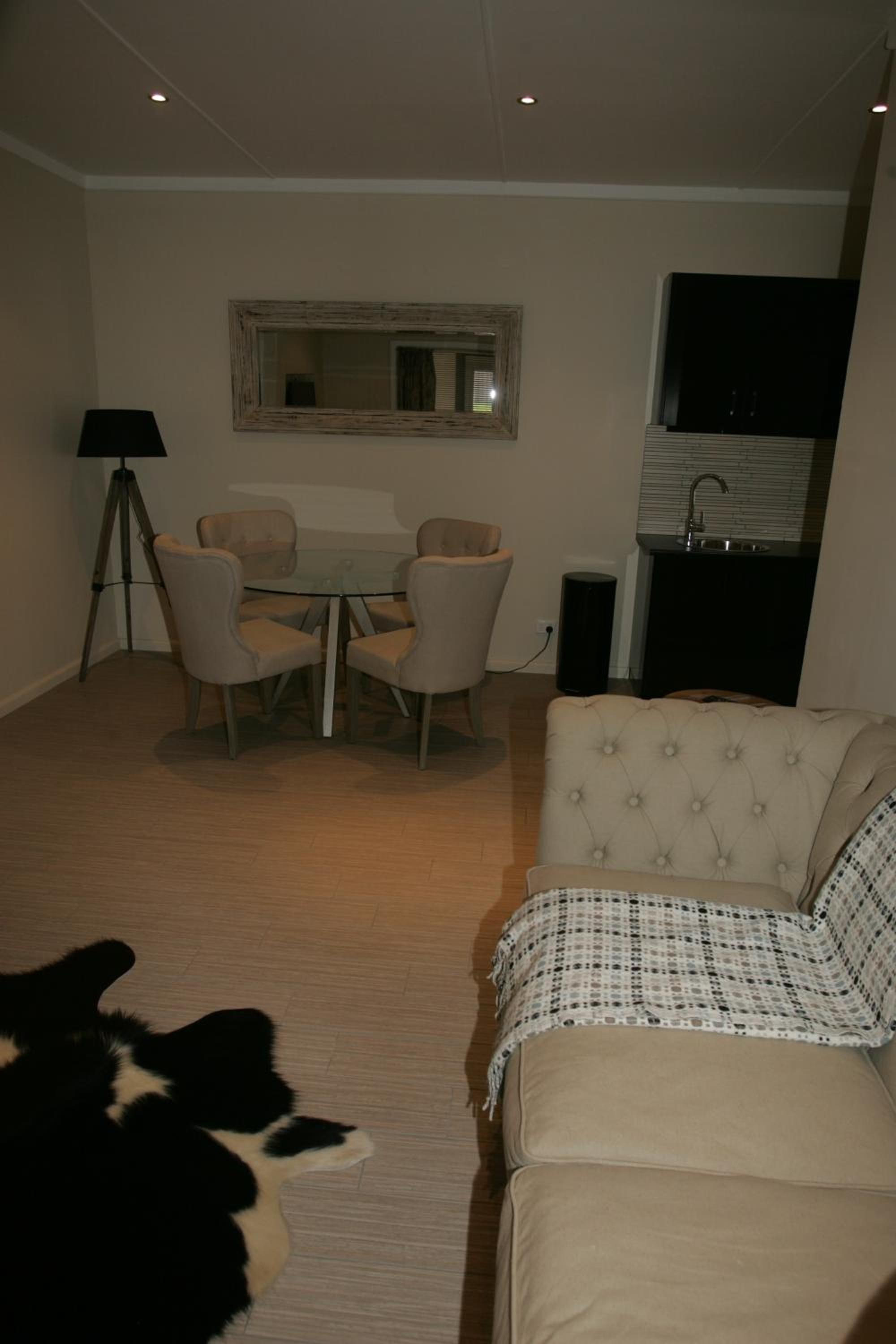 Studio Apartment - Photo 1