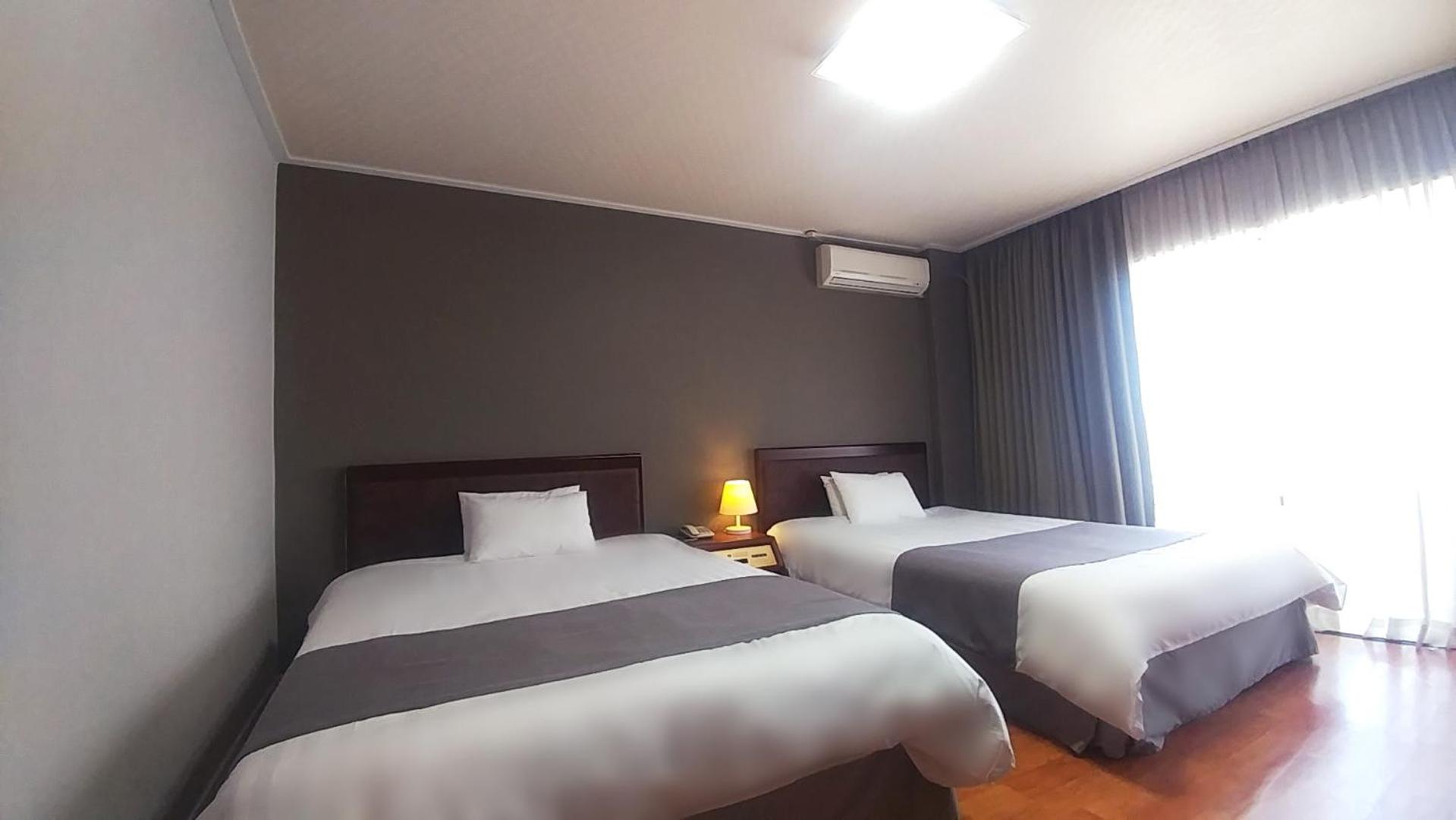 Standard Twin Room - Photo 10
