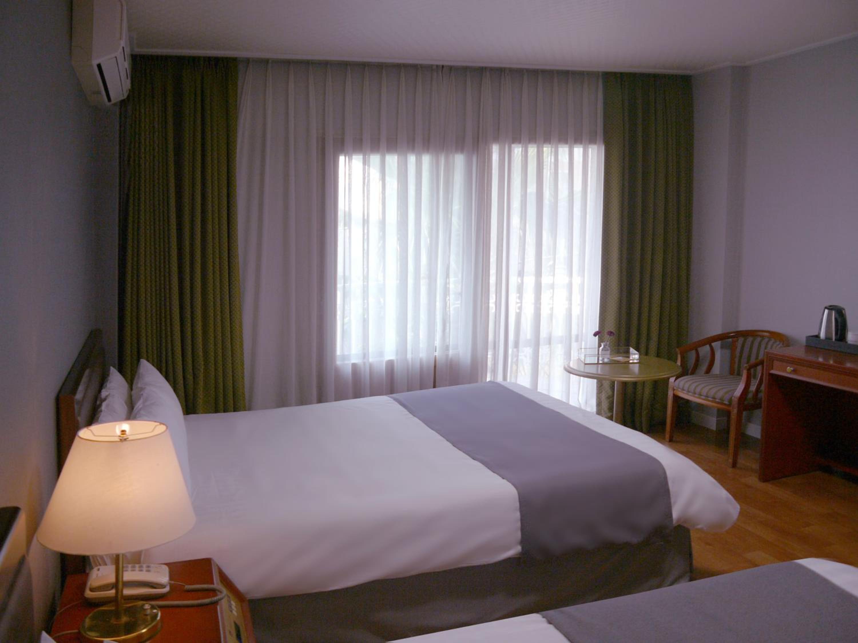 Standard Twin Room - Photo 5