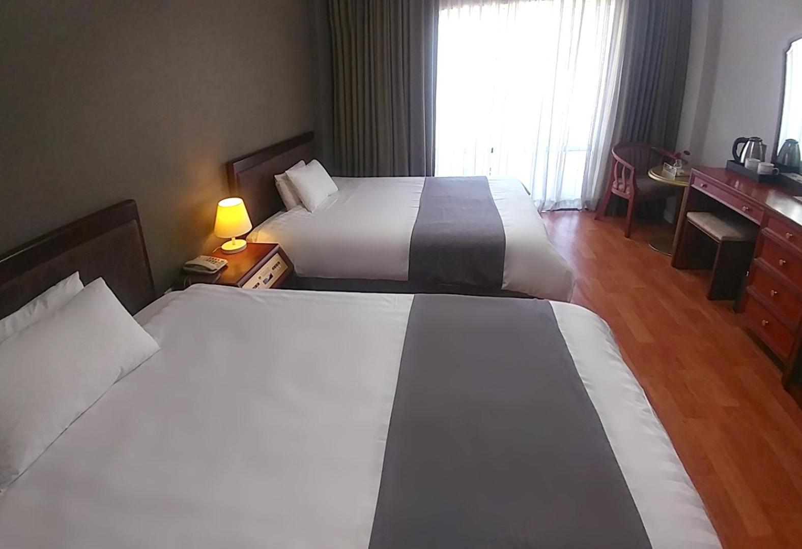 Standard Twin Room - Photo 6
