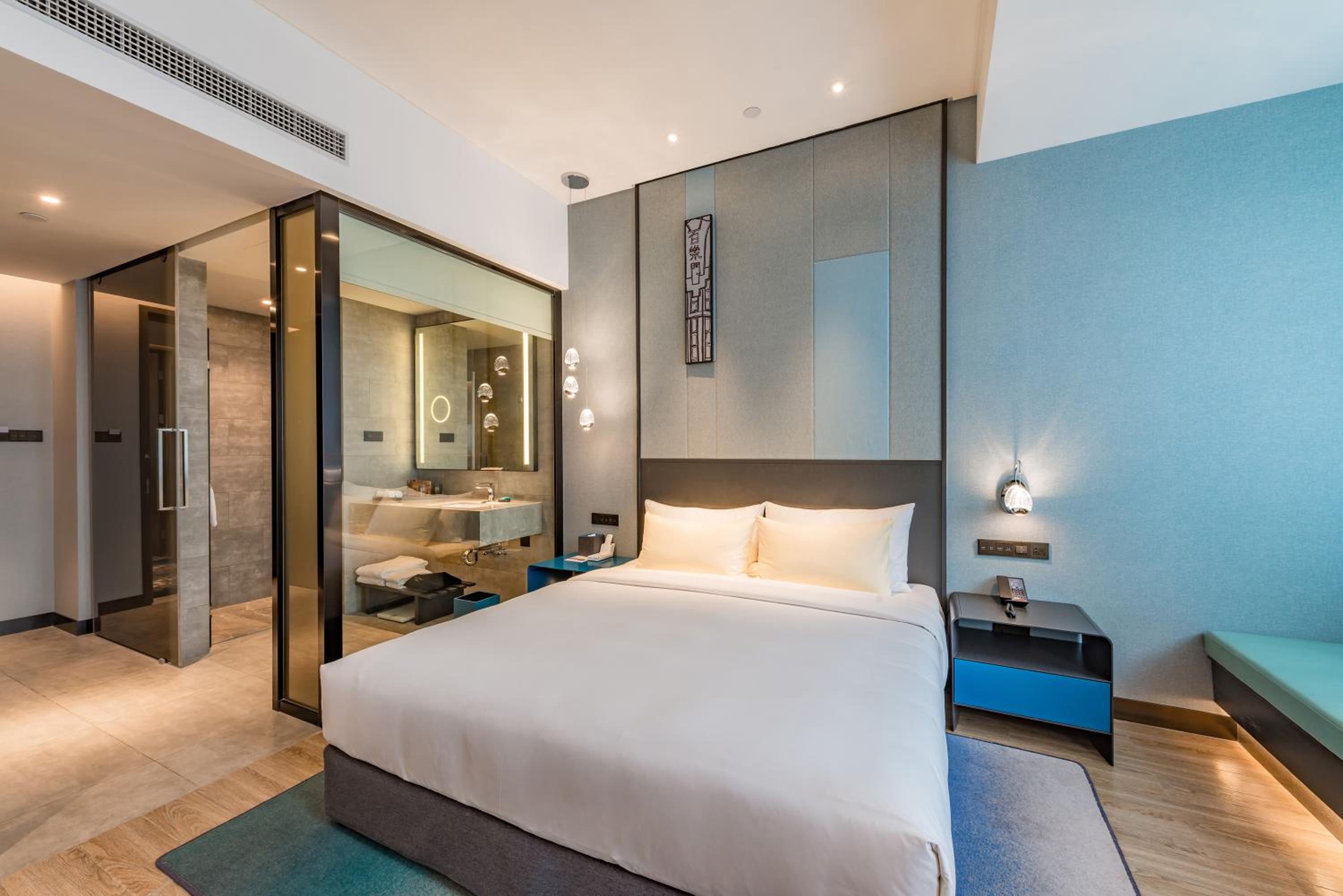 Business King Room