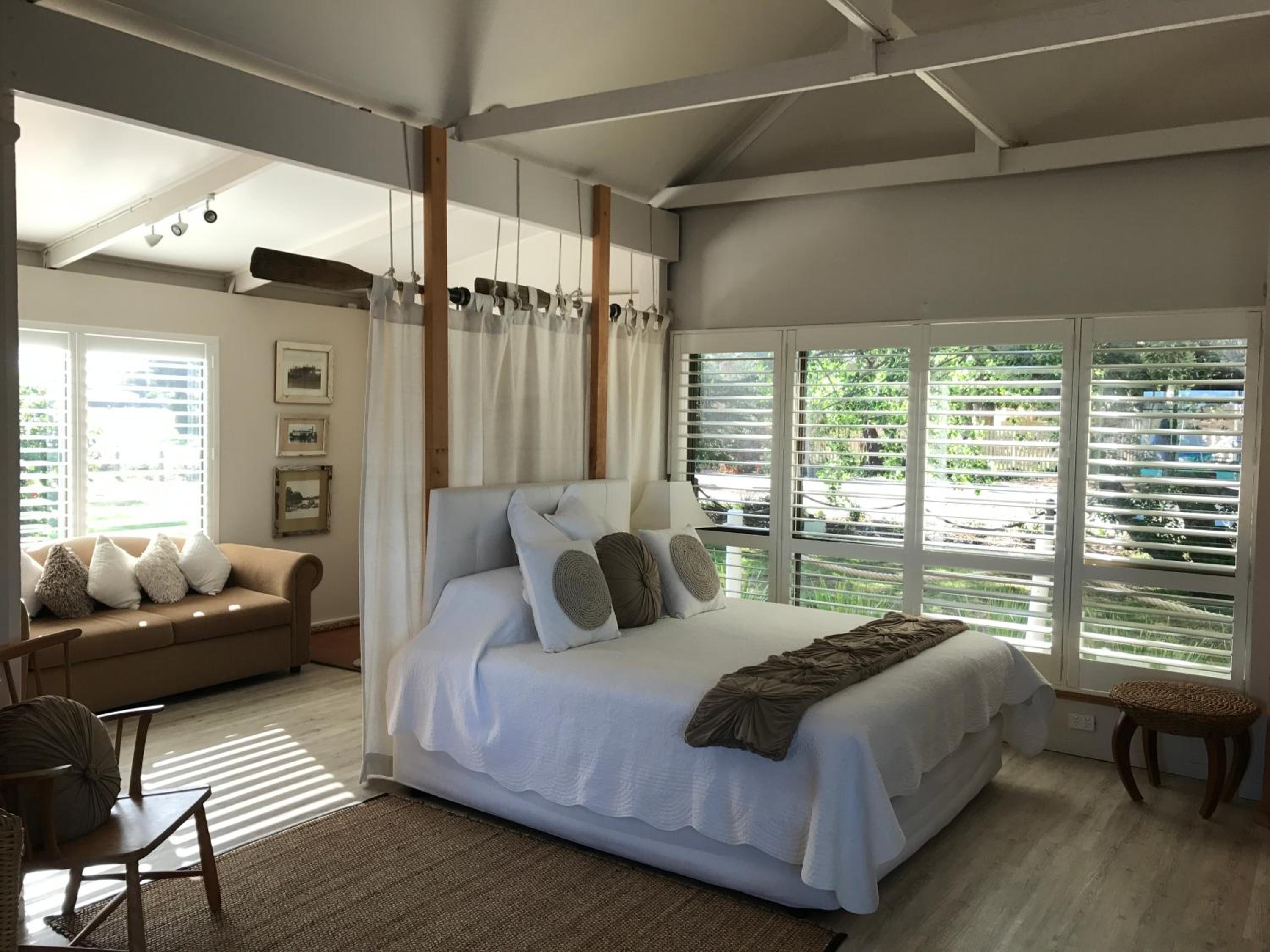 Boathouse One-Bedroom Cottage with River View photo 1