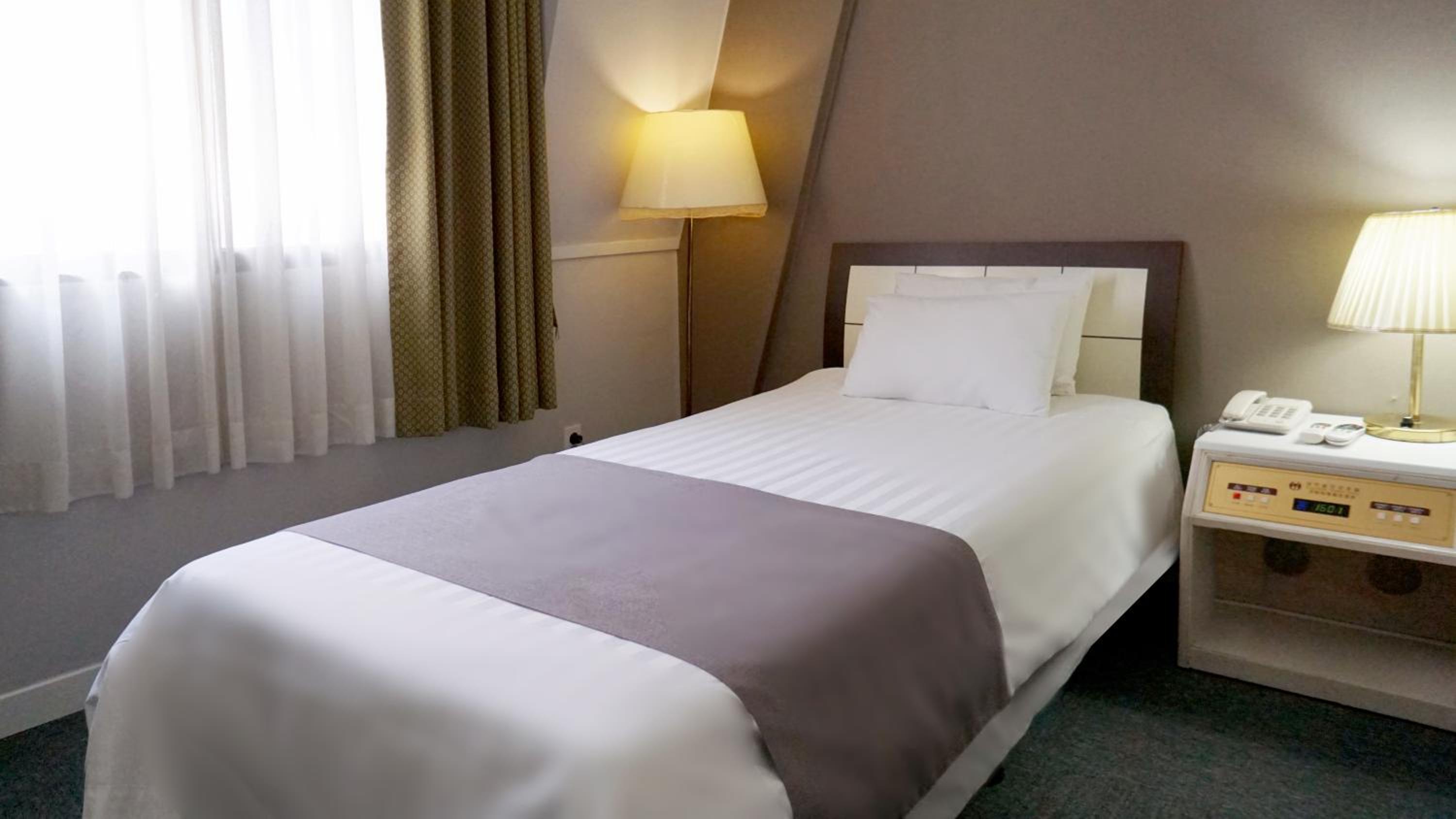 Standard Single Room - Photo 9