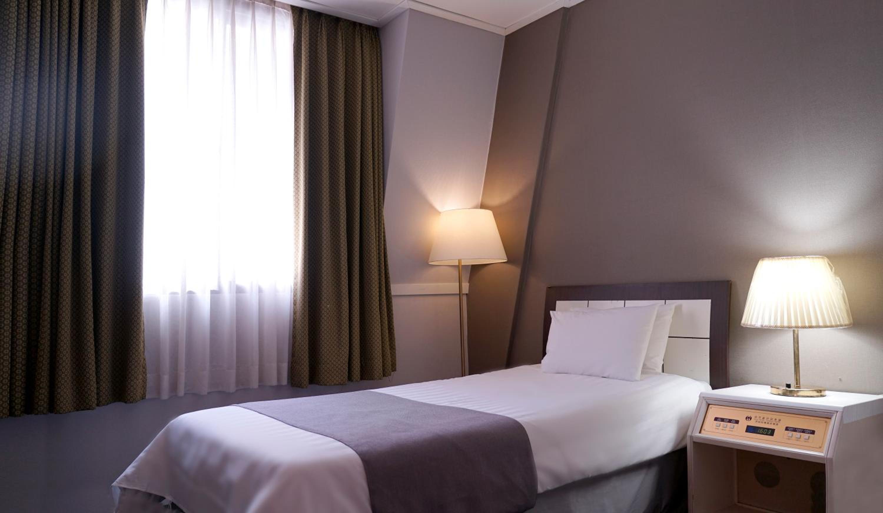 Standard Single Room - Photo 2