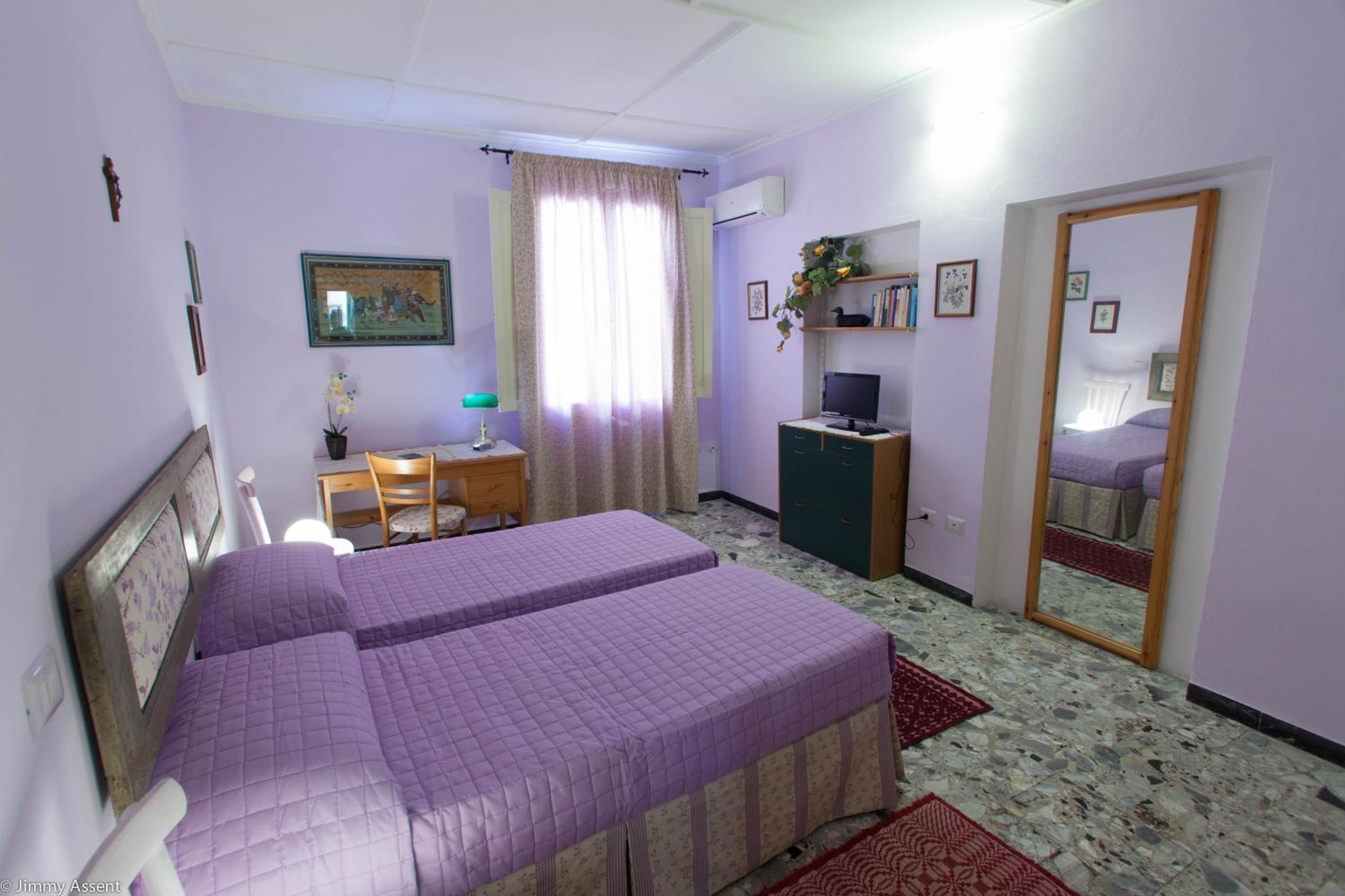 Double or Twin Room with Private External Bathroom - Photo 14