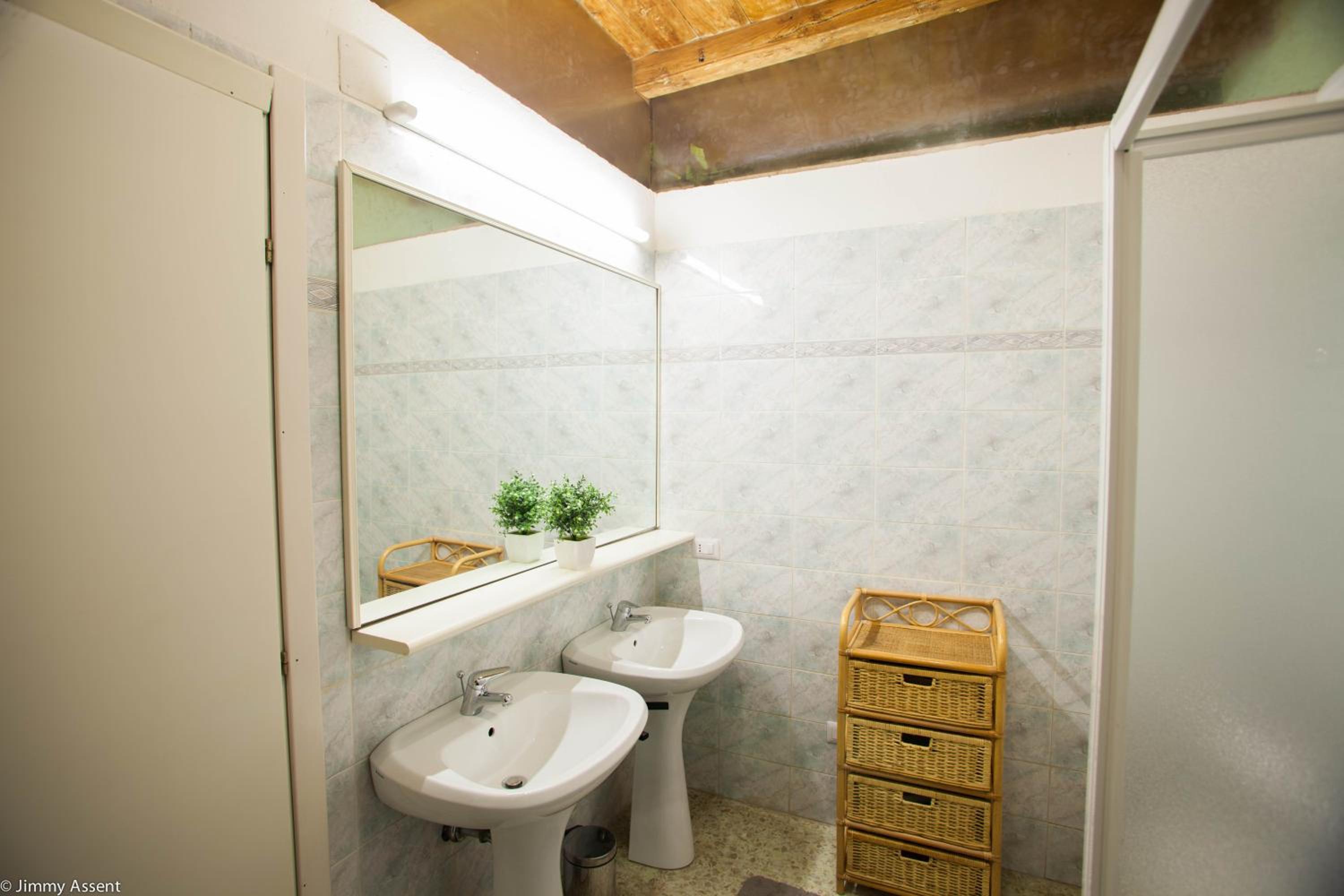 Double or Twin Room with Private External Bathroom - Photo 18