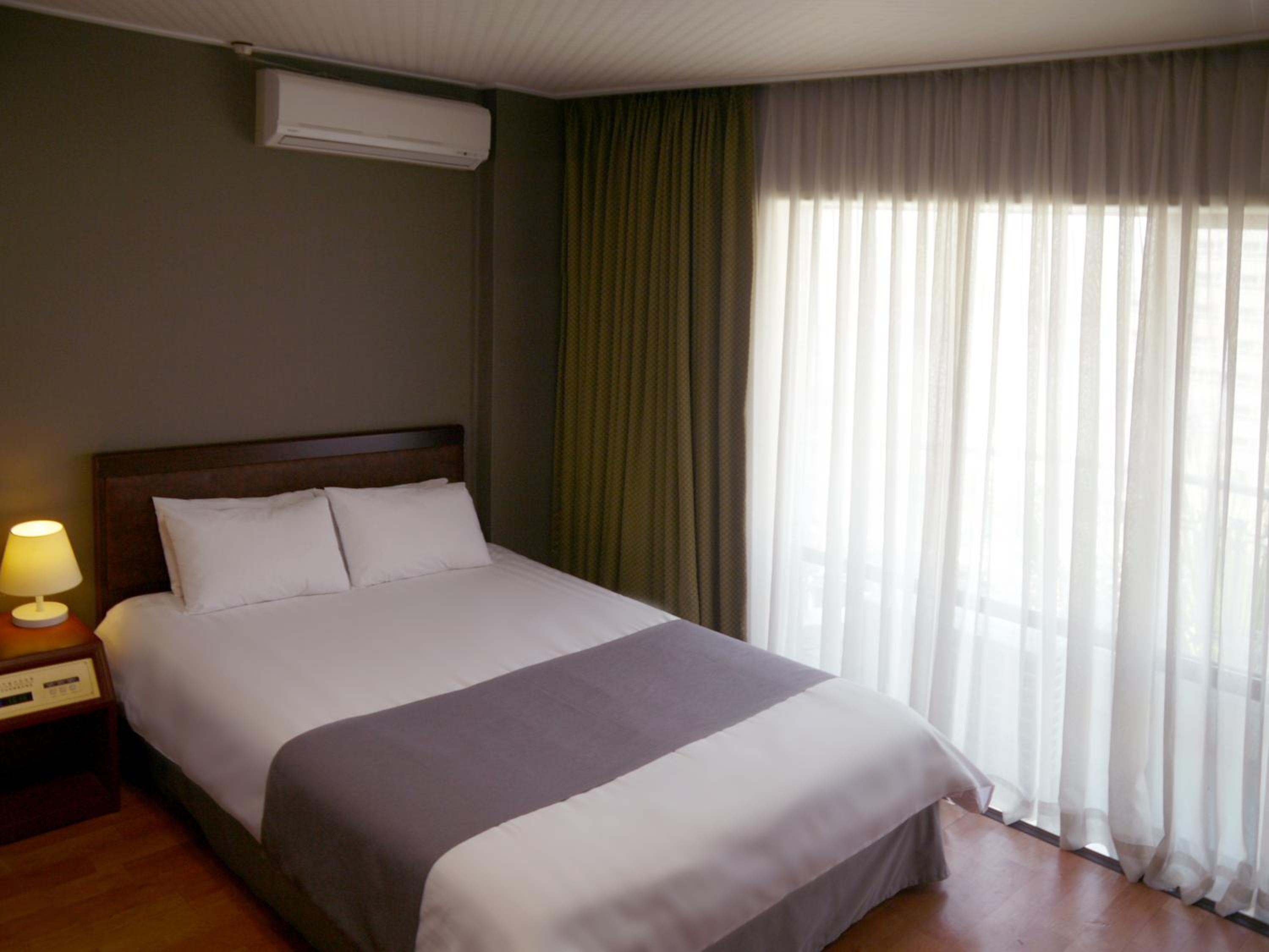 Standard Double Room - Photo 8