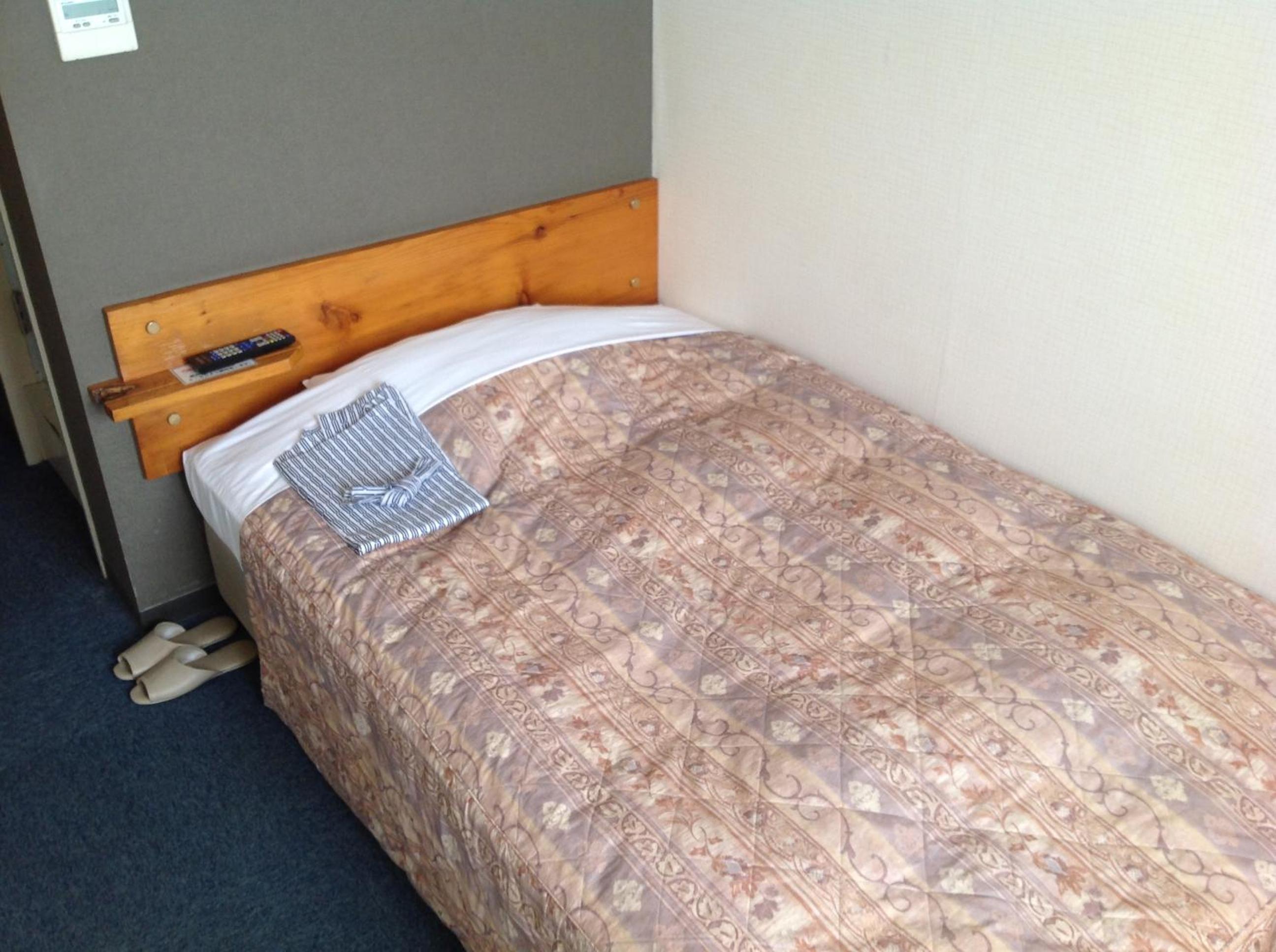 Double Room with Small Double Bed - Smoking - Photo 2